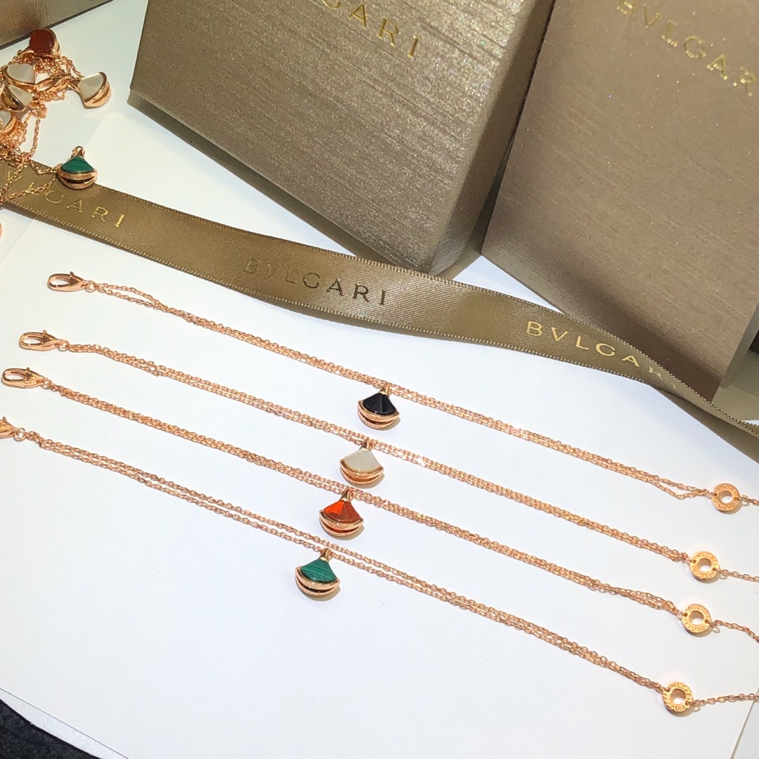 NO:643147,Bvlgari Bracelet Single Flower Skirt Bracelet Color Green Black Red White Seiko High-Engraved Version, Boutique Jewelry, Bvlgari, Skirts, Bracelet19860909宝格丽手链 单花裙子手链 颜色绿 黑 红 白 精工复刻高版本,饰品精品,bvlgari,skirts,bracelet,Jewelry