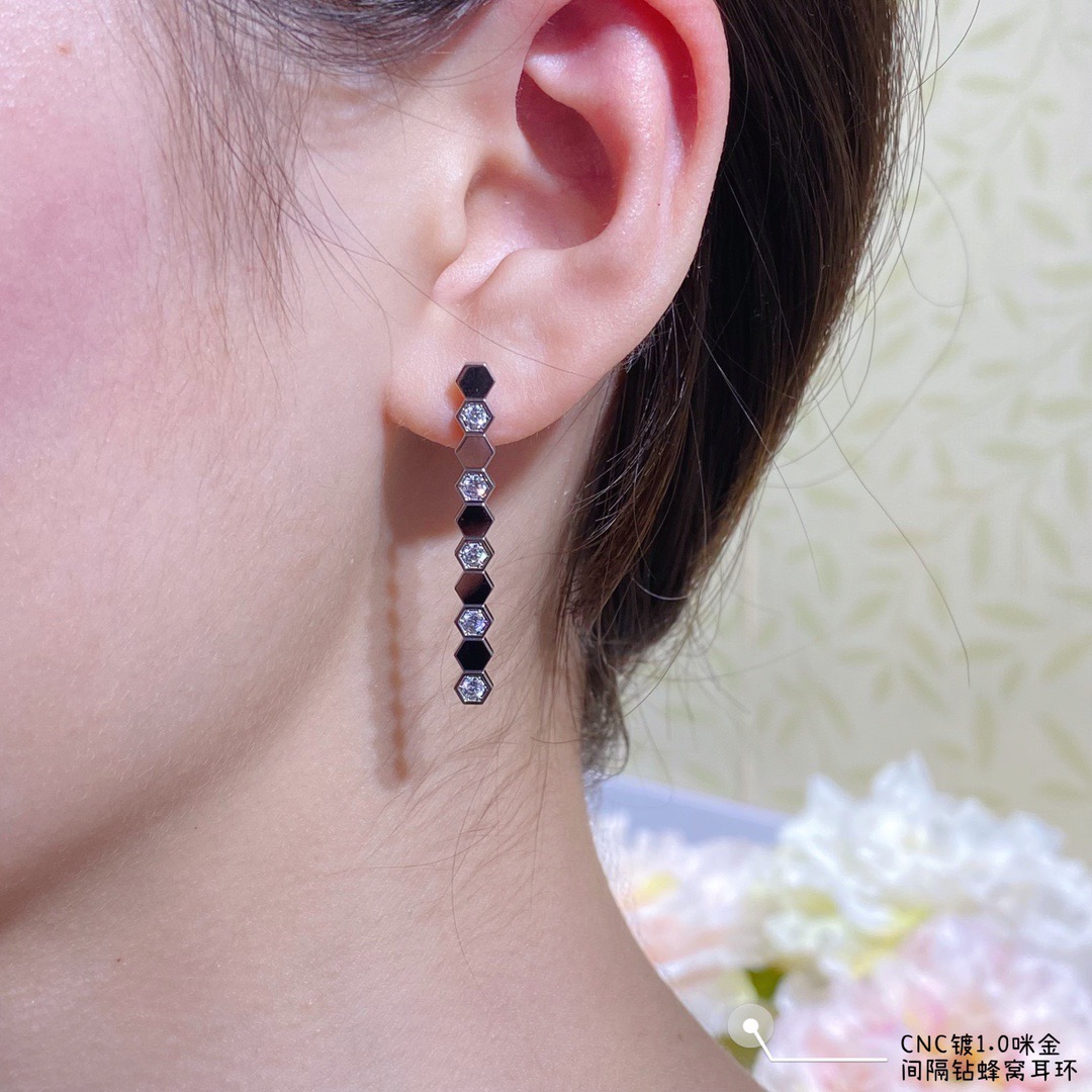 NO:768426,Shangmei CNC spaced diamond honeycomb earrings, luxury high-end customization using honeycomb Bee My Love, re-engrave the honeycomb love in the heart, carry love with you, build a love nest together, super sparkling + UFO 15, jewelry boutique, earrings19860909尚美CNC间隔钻蜂窝耳环,奢侈 高端定制沿用蜂窝Bee My Love 将蜂巢的爱情复刻于心间,把爱带在身上,共筑爱巢 超级闪耀 +飞碟15,饰品精品,earrings,Jewelry
