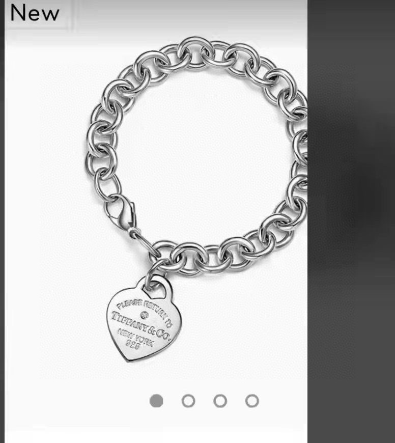 NO:768494,The design of the Tiffany Big Heart Diamond Bracelet Return to Tiffany series is inspired by a keychain launched in 1969, famous for its iconic heart-shaped pendant. This sterling silver necklace uses an arrow-shaped pin buckle design, suitable for matching the iconic heart-shaped pendant. Wear it alone or stack it with necklaces of different lengths to create a unique look., jewelry boutique, tiffany,necklace,bracelet,keychain,pure silver19860909蒂芙尼大爱心带钻手链 Return to Tiffany 系列的设计灵感源自 1969 年推出的一款钥匙扣,以其标志性的心形吊饰而闻名.这款纯银项链采用箭型针扣设计,适合搭配标志性心形吊饰.单独佩戴或与不同长度的项链叠搭,打造个性出众的造型.,饰品精品,tiffany,necklace,bracelet,keychain,pure silver,Jewelry