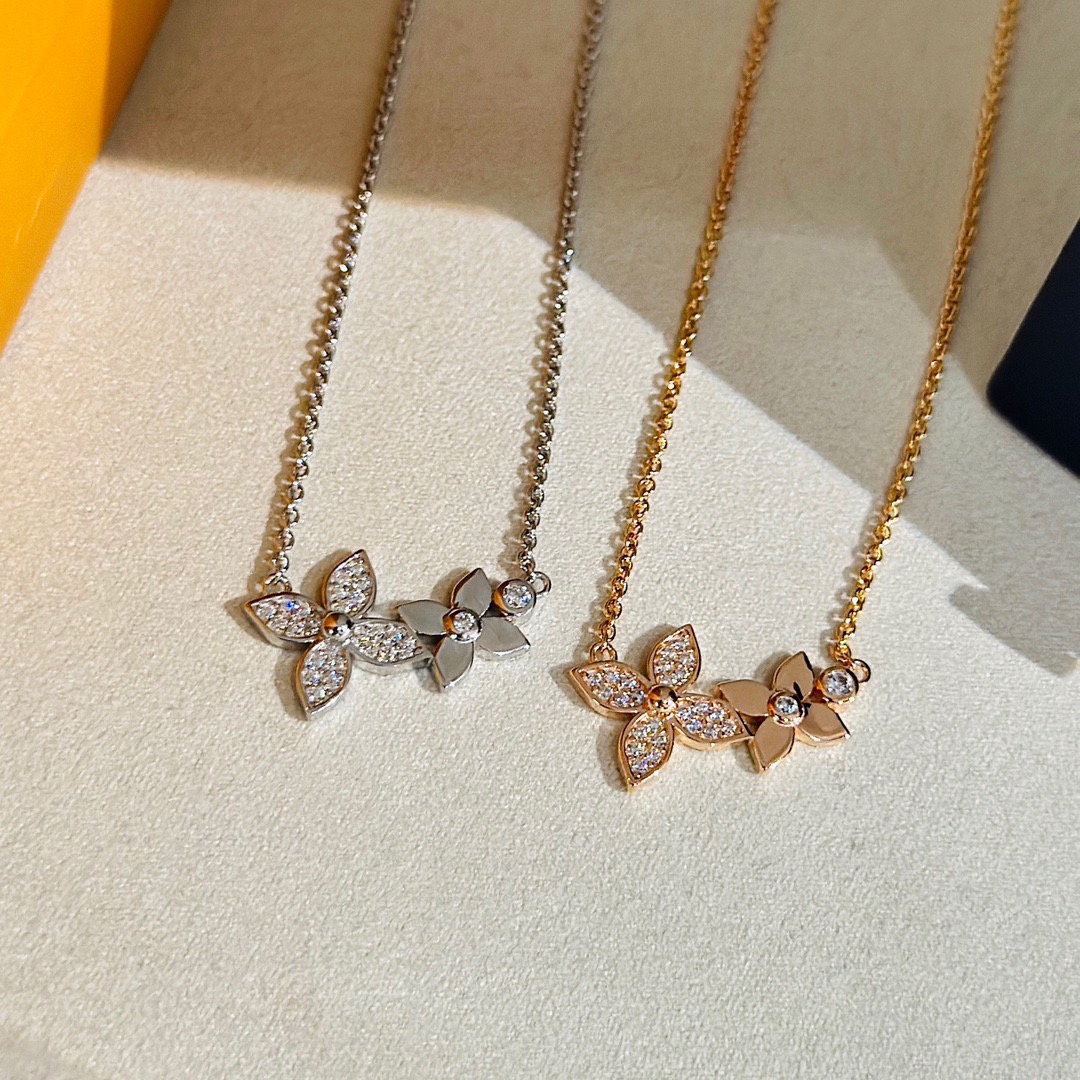 NO:724109,LV full diamond double flower four-leaf clover necklace, small fresh style, classic, durable and versatile item, selected German imported materials, simple and exquisite platinum and rose gold two colors, necklace, jewelry boutique, louis vuitton, necklace19860909LV 满钻双花 四叶草 项链 小清新风格 经典耐看百搭单品 精选德国进口材质 简单精致铂金 玫瑰金两色 项链,饰品精品,louis vuitton,necklace,Jewelry