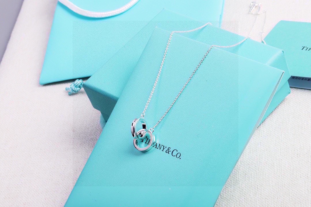 Tiffany & Co. 蒂芙尼Tiffany&Co.（1837双环）项链手链最新款 与 同步上新这款典雅迷人的圆形手链
