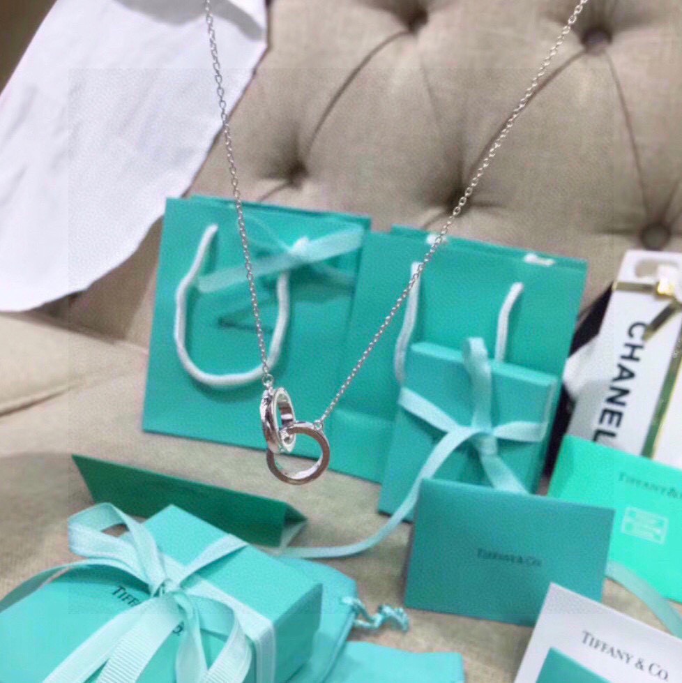 Tiffany & Co. 蒂芙尼Tiffany&Co.（1837双环）项链手链最新款 与 同步上新这款典雅迷人的圆形手链