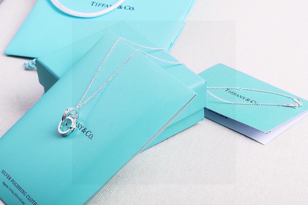 Tiffany & Co. 蒂芙尼Tiffany&Co.（1837双环）项链手链最新款 与 同步上新这款典雅迷人的圆形手链