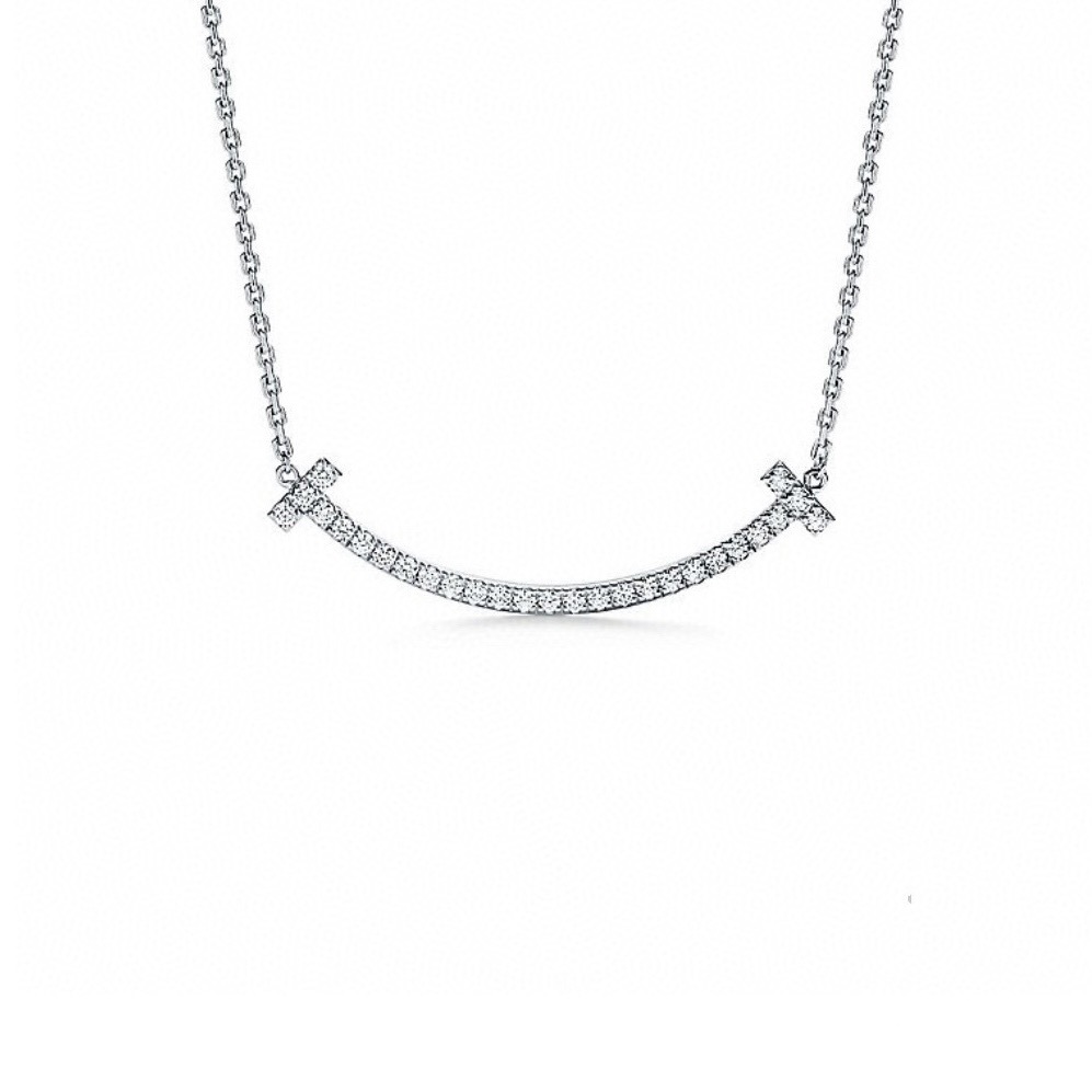NO:724148,Those who understand it will understand the characteristics of T's Smiley Face Thick Version with Diamond Necklace, Classic Smiley Double T Necklace, imported Seiko original version!  Cute and beautiful, no matter what the world treats you, please face it with a smile!  It has a sense of volume and weight, and the details are in place. It instantly beats all the jerry-rigged smiles on the market. White gold rose gold gold necklaces, jewelry boutiques, necklace, gold19860909懂它的人 就会明白 T家 笑脸 粗版 带钻 项链 经典 微笑双T 项链 特点,进口精工原版 打造 哦！可爱美丽,无论这个世界对你怎样,请你微笑的面对！ 体积重量感,细节到位.秒杀市场所有偷工轻轻飘飘的笑脸 .白金色玫瑰金黄金 项链,饰品精品,necklace,gold,Jewelry