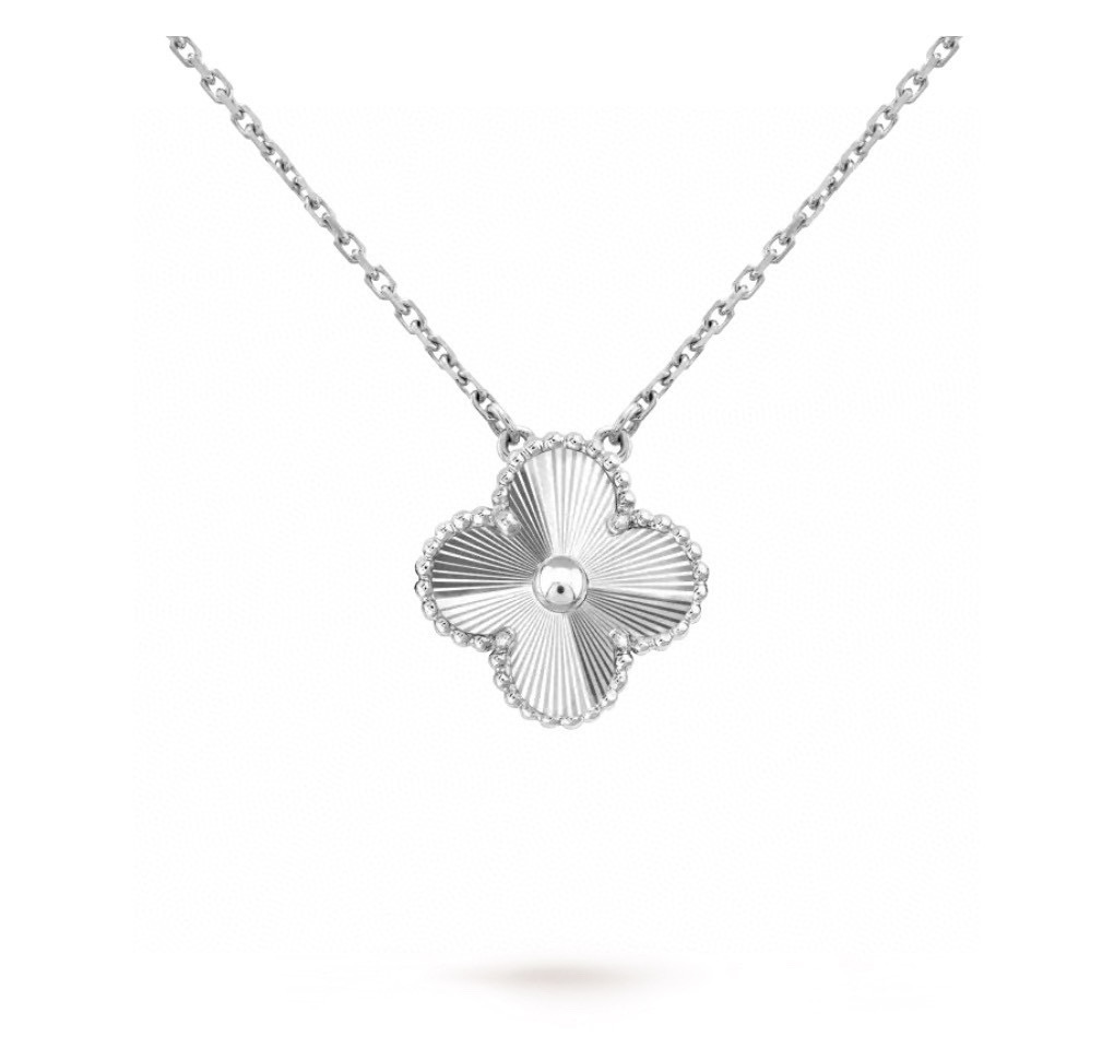 NO:768135,VCA Car Flower Necklace Laser Necklace Four-leaf Clover Single Flower Necklace Seiko Version Four-leaf Clover This series has a smart design, smooth lines, and is easy to wear. It shows infinite matching possibilities and brings a rich and diverse style of necklaces, jewelry boutiques, necklaces to every woman's life.19860909VCA车花项链镭射项链四叶草单花项链 精工版本 四叶草 此系列设计灵动,线条流畅,易于佩戴.展现无限搭配的可能,为每一位女性的生活带来丰富多样的风姿项链,饰品精品,necklace,Jewelry