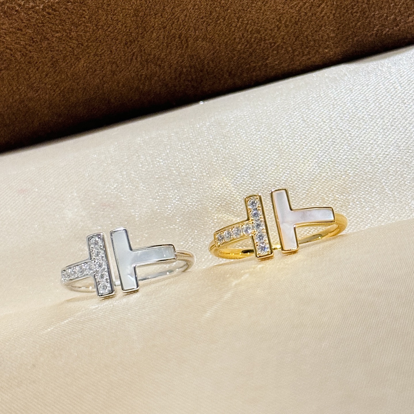 Hermès Two T 系列 白贝不对称 开口双T钻石