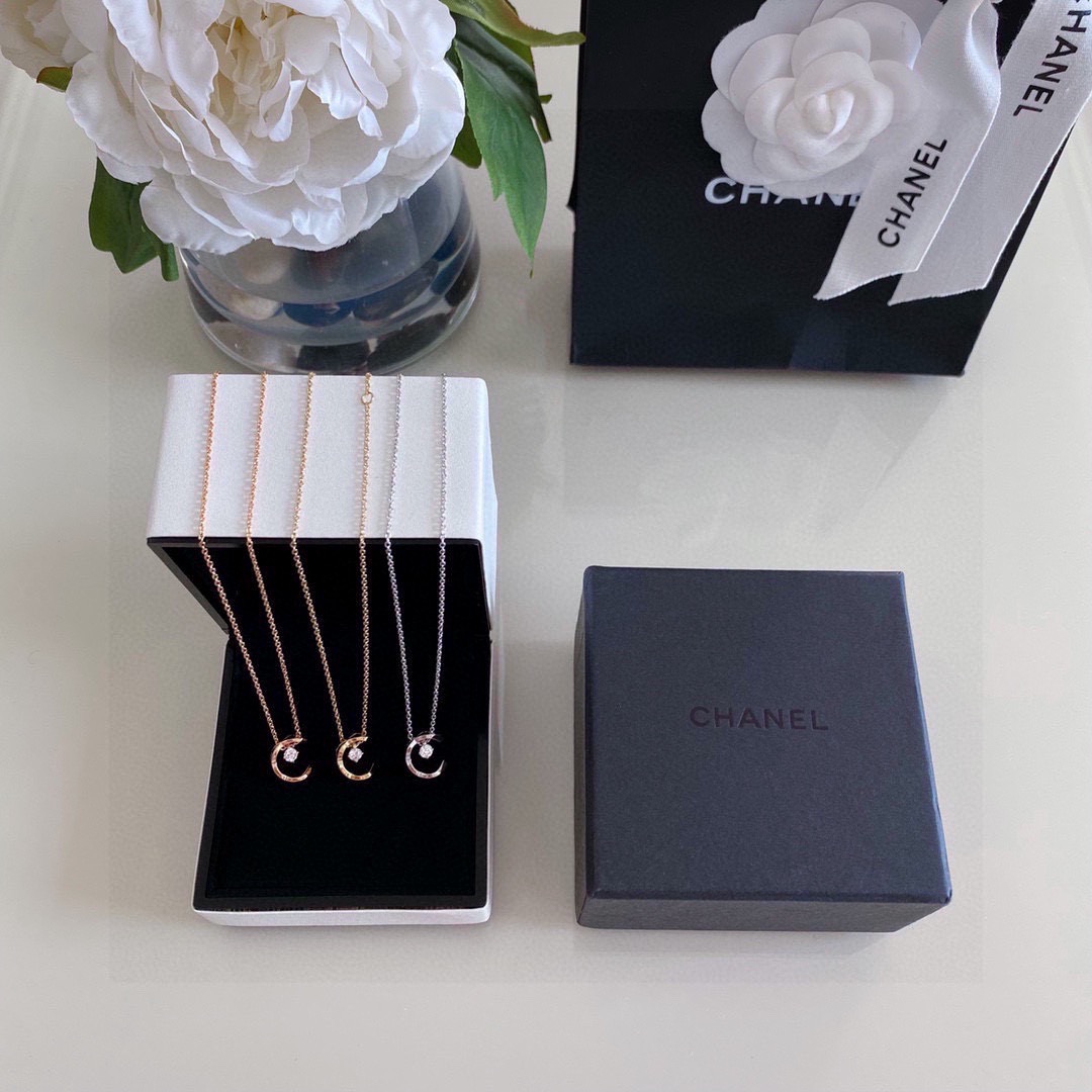Chanel 小香家 Coco Crush新款 水冰月 菱格 单钻项链 中间主石钻石 是整颗钻石