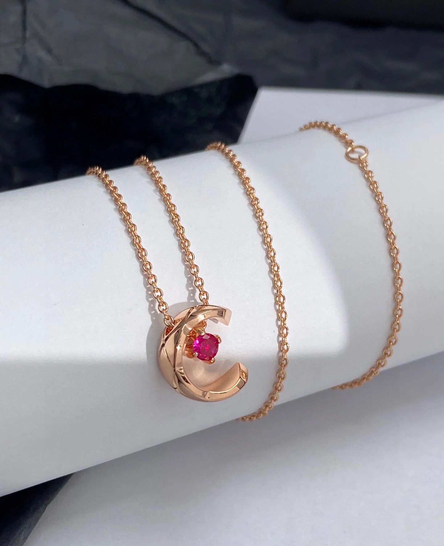 NO:768213,Chanel CHANEL Girl Series Water Bingyue Necklace is the most popular on the Internet [Microgold Thick Gold Plating + CNC Technology] High Edition Single Product with Logo Small Incense Necklace Diamond Necklace Chanel Necklace, Jewelry Boutique, Chanel, Chanel, Necklace19860909香奈儿CHANEL少女系列 水冰月项链全网最火爆【咪金厚金电镀+CNC工艺】高版本单品 带logo 小香项链 菱格项链 香奈儿项链,饰品精品,chanel,chanel,necklace,Jewelry