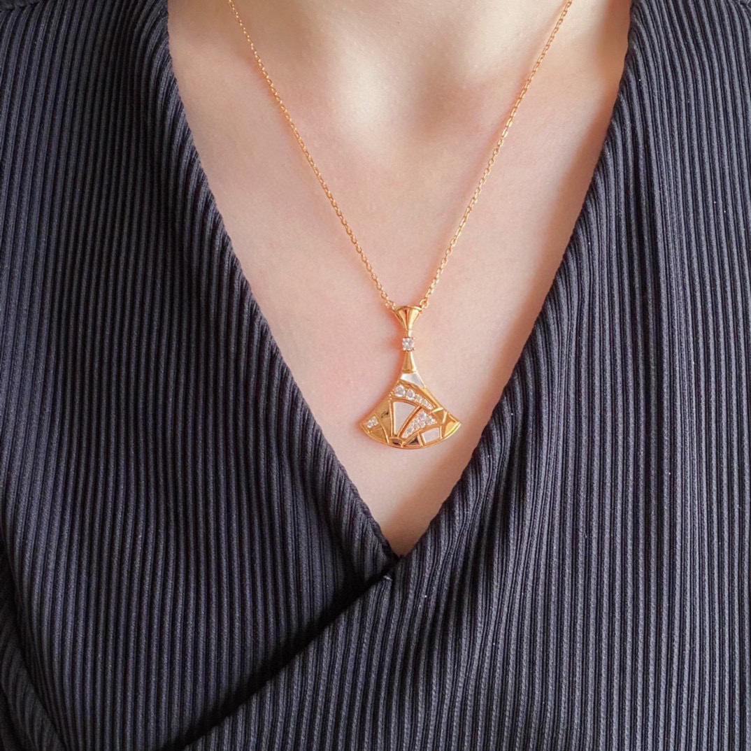 Bvlgari 宝格丽珐琅大号 裙子 项链 Diva系列