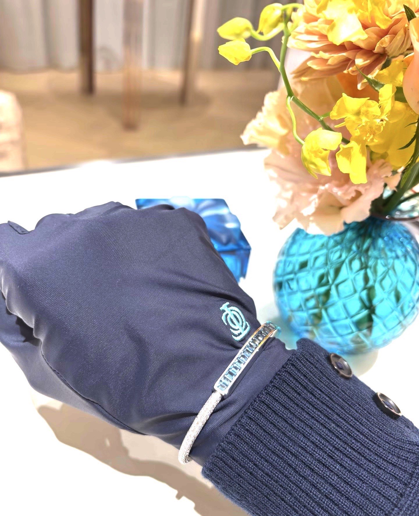 Tiffany & Co. T家 新款火爆登场 U型锁 双色钻手镯 欧美范十足 人手 车床工艺精工打造 材质电镀18k金