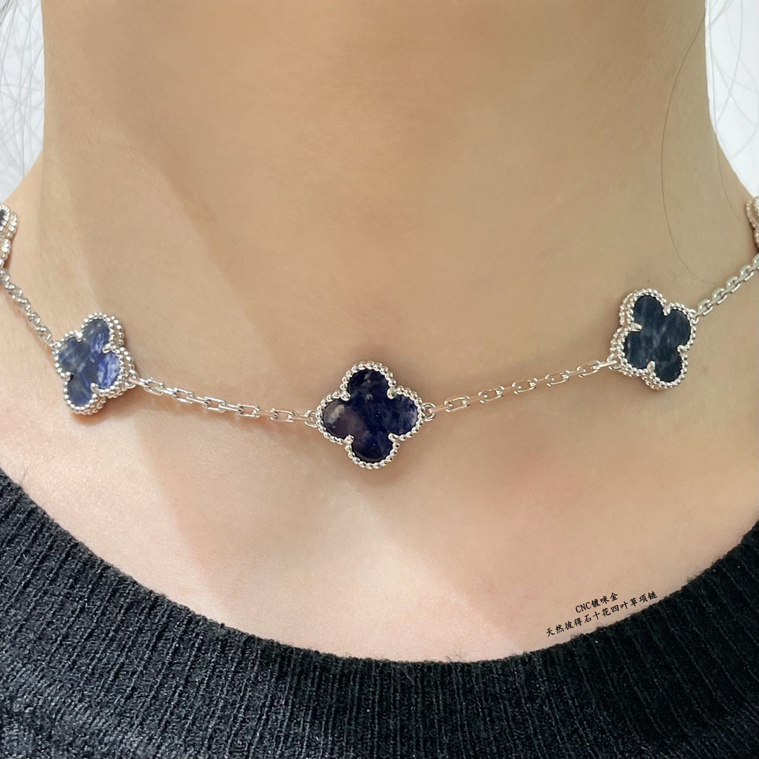 NO:768236,VCA natural Peter stone ten-flowered four-leaf clover necklace, bursting to reveal whiteness, absolutely stunning!  The high-end appearance in the sea of ​​stars plays a super heavy role. Christmas limited edition, natural Peter stone, different colors at every angle, super authentic version, authentic details, very good luster, exquisite jewelry, necklace19860909VCA天然彼得石十花四叶草项链,炸裂显白,绝绝子！ 星辰大海里的高级颜值担当超级重工.圣诞限定款,天然彼得石,每个角度都有不同的颜色,版型超级正,正版细节,光泽非常好,饰品精品,necklace,Jewelry