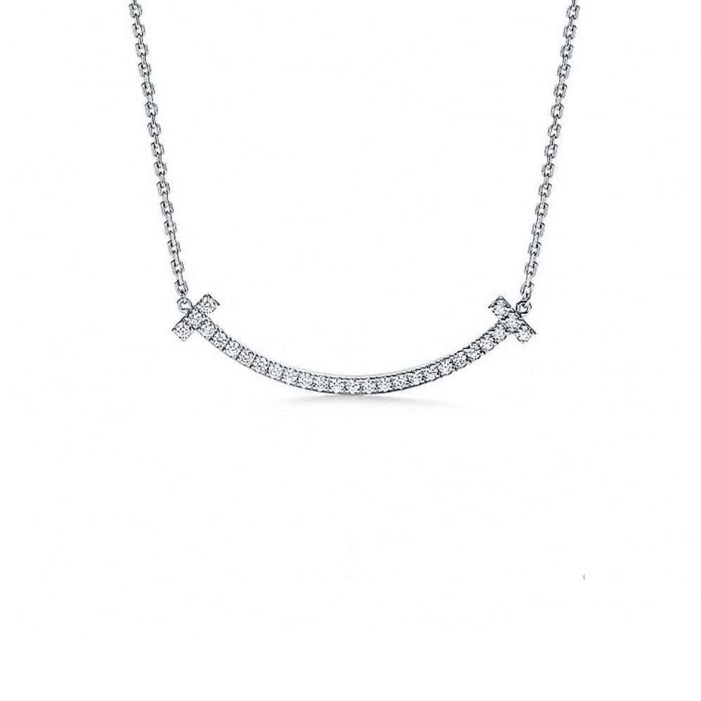 NO:768304,Those who understand it will understand the characteristics of T's Smiley Face Thick Version with Diamond Necklace, Classic Smiley Double T Necklace, imported Seiko original version!  Cute and beautiful, no matter what the world treats you, please face it with a smile!  It has a sense of volume and weight, and the details are in place. It instantly beats all the jerry-rigged smiles on the market. White gold rose gold gold necklaces, jewelry boutiques, necklace, gold19860909懂它的人 就会明白 T家 笑脸 粗版 带钻 项链 经典 微笑双T 项链 特点,进口精工原版 打造 哦！可爱美丽,无论这个世界对你怎样,请你微笑的面对！ 体积重量感,细节到位.秒杀市场所有偷工轻轻飘飘的笑脸 .白金色玫瑰金黄金 项链,饰品精品,necklace,gold,Jewelry