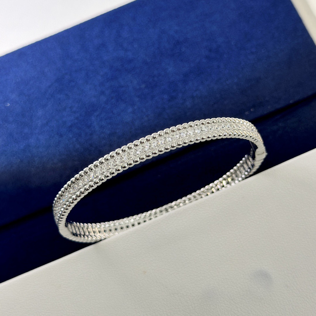 NO:768296,Fanjia bead-edge full-diamond narrow version bracelet, a super surprising one, breathtakingly beautiful, selected materials imported from Germany, electroplated with thick gold, non-allergenic, a must-have item for everyone, platinum, electroplated with thick gold, upgraded buckle, thickened, bracelet, fine jewelry, bracelet19860909梵家 珠边满钻窄版手镯 超惊喜的一款 美到窒息简直 精选德国进口材质电镀厚金 不过敏 人手必备单品 铂金 电镀厚金 扣子升级 加厚 手镯,饰品精品,bracelet,Jewelry