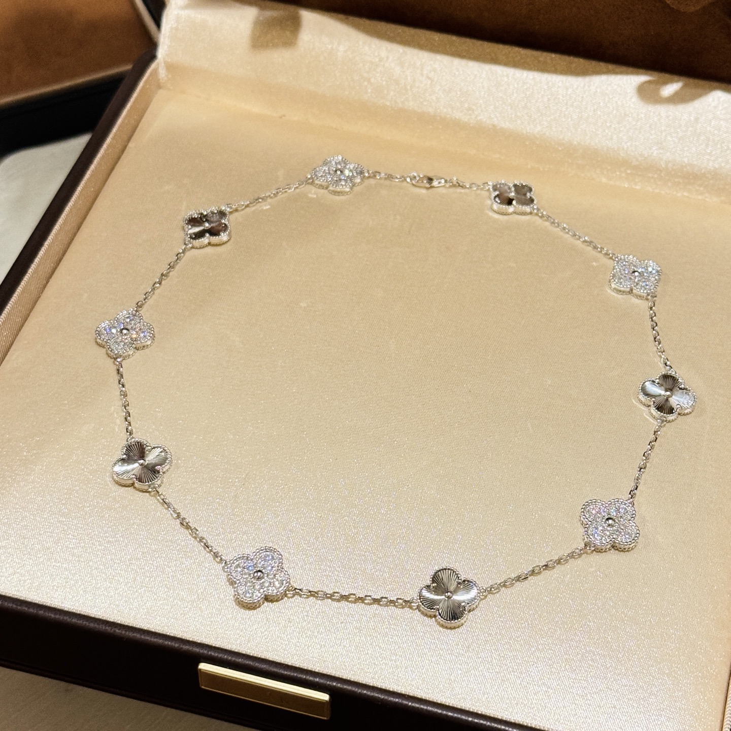 Hermès 梵家 新款 镭射四叶草 间隔满钻