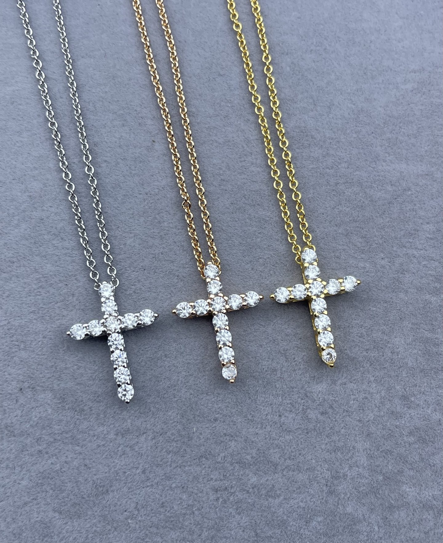 NO:768425,T Home Stackable Model Small Cross Necklace Various Trendsetters Internet Celebrities Fashion Versatile Artifact Original Order Inlaid with Imported High-Carbon Diamonds Unique Simple Design Simple Style Non-allergenic and non-fading Goddess, let’s walk Necklaces, jewelry boutiques, necklaces19860909T家 叠戴款 小号 十字架 项链各路 潮人 网红 时尚 百搭 神器 原单 进口高碳钻 镶嵌而成 独特简约设计 简约风格不过敏不褪色 女神走起来吧 项链,饰品精品,necklace,Jewelry