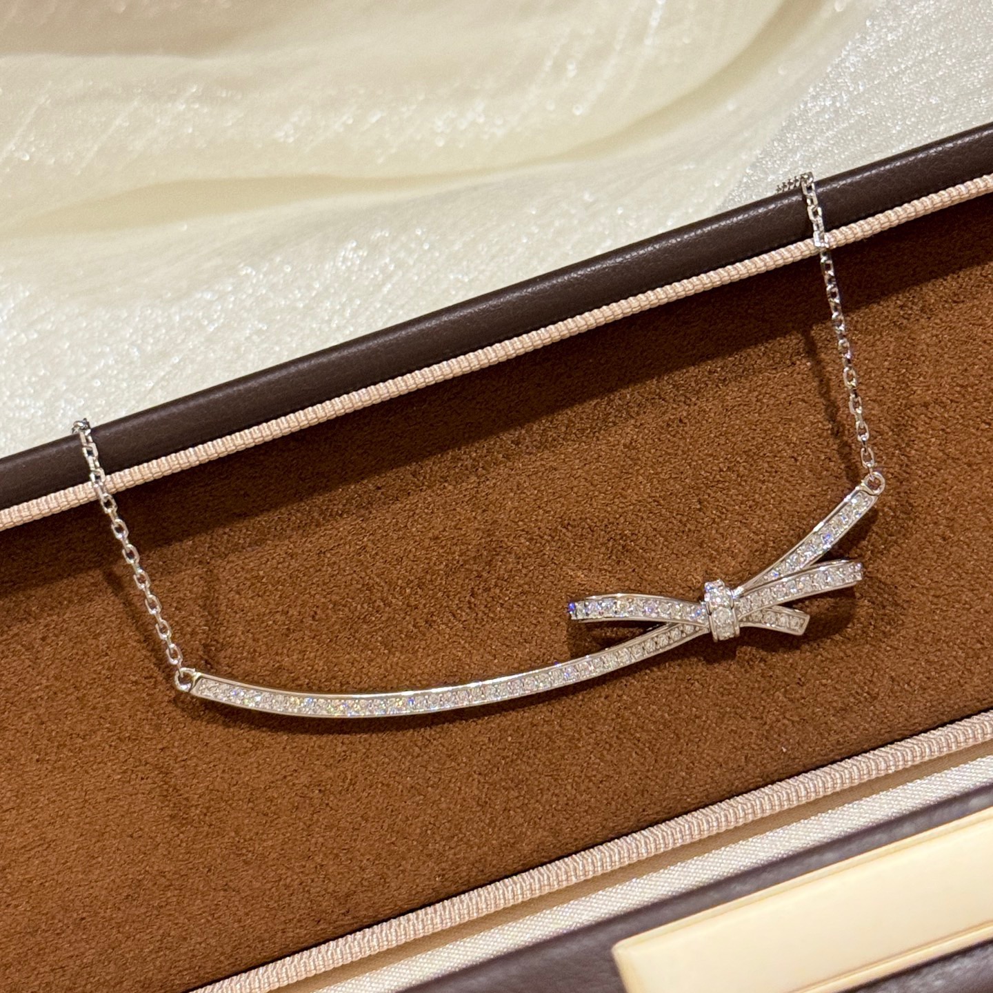 NO:864928,Small fragrance, fashionable bow, micro-set diamond necklace, high-end customization, inlaid with high-carbon diamonds, daily wear, must-have for party pratt, a must-have item for celebrities and socialites, electroplated thick gold necklace, jewelry boutique, prada, necklace19860909小香风 时尚 蝴蝶结 微镶钻石项链 高端定制 镶嵌高碳钻 日常生活佩戴 聚会pratt必备 妥妥的明星名媛必备单品 电镀厚金 项链,饰品精品,prada,necklace,Jewelry