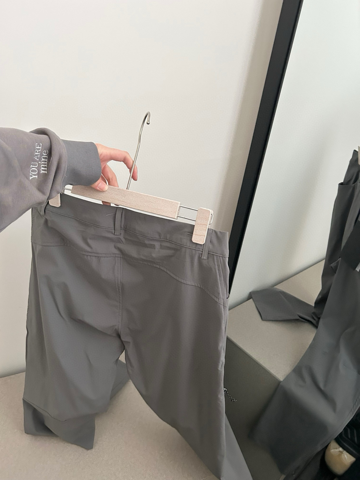 💰150
KAILAS/凯乐石硅胶立体春季新款长裤 
软壳户外功能科技面料，功能就不用说了，你想要的它都有。面料具有出色的防水防风性能！三合一防风防水效果，蕞主要的是柔软，透气，防风，防水，弹力舒适，户外级材质耐穿耐操不易变形，不起球。经典直筒裤型，同时还非常百搭，这样的裤子，简直太爱了！