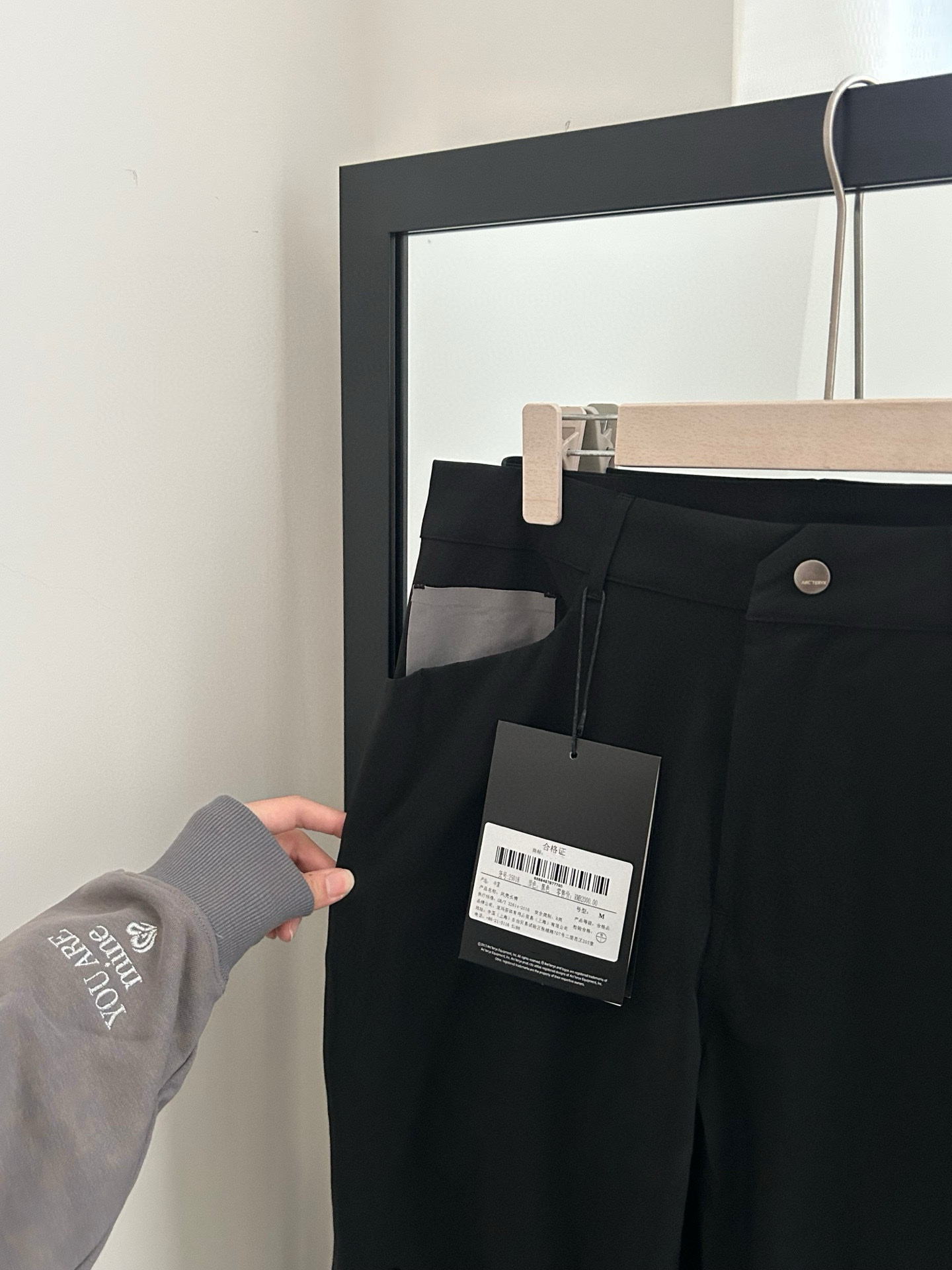 💰150
KAILAS/凯乐石硅胶立体春季新款长裤 
软壳户外功能科技面料，功能就不用说了，你想要的它都有。面料具有出色的防水防风性能！三合一防风防水效果，蕞主要的是柔软，透气，防风，防水，弹力舒适，户外级材质耐穿耐操不易变形，不起球。经典直筒裤型，同时还非常百搭，这样的裤子，简直太爱了！