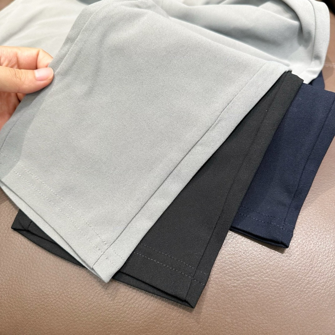 💰125
KOLON SPORT/科隆定制立体小标剪裁休闲长裤
黑色 藏青 中灰
尺码m到5x
百搭长裤上新 秋冬款 威而胜棉 标准版型 面料偏软微弹力 ,吸湿透气,柔软舒适 自然保型
松紧腰围 宽松舒适度自行调节 ,适合日常运动 ,裤子侧缝立体剪裁,屁股弧线条剪裁 简约有型
口袋两侧隐形拉链 不影响美观的同时又保证手机安全 ,细节都是实拍 品质无敌 ,关键上身效果很好 ,显高 百搭 不挑身材 最大可穿200斤
日常休闲穿着 ,户外运动爬山 舒适度透气性非常
M裤长96腰围36松紧拉长74腿围49建议体重115斤左右
L裤长98腰围38松紧拉长78腿围51建议体重135斤左右
Xl裤长100腰围40松紧拉长82腿围53建议体重150斤左右
2xl裤长102腰围42松紧拉长86腿围55建议体重160斤左右
3xl 裤长104腰围44松紧拉长90腿围57建议体重175斤左右
4xl裤长105腰围46松紧拉长94腿围59建议体重185斤左右
5xl裤长106腰围48松紧拉长98腿围61建议体重195斤左右
