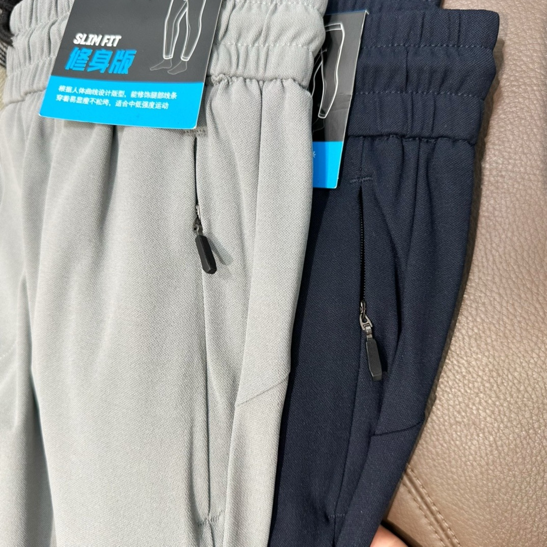 💰125
KOLON SPORT/科隆定制立体小标剪裁休闲长裤
黑色 藏青 中灰
尺码m到5x
百搭长裤上新 秋冬款 威而胜棉 标准版型 面料偏软微弹力 ,吸湿透气,柔软舒适 自然保型
松紧腰围 宽松舒适度自行调节 ,适合日常运动 ,裤子侧缝立体剪裁,屁股弧线条剪裁 简约有型
口袋两侧隐形拉链 不影响美观的同时又保证手机安全 ,细节都是实拍 品质无敌 ,关键上身效果很好 ,显高 百搭 不挑身材 最大可穿200斤
日常休闲穿着 ,户外运动爬山 舒适度透气性非常
M裤长96腰围36松紧拉长74腿围49建议体重115斤左右
L裤长98腰围38松紧拉长78腿围51建议体重135斤左右
Xl裤长100腰围40松紧拉长82腿围53建议体重150斤左右
2xl裤长102腰围42松紧拉长86腿围55建议体重160斤左右
3xl 裤长104腰围44松紧拉长90腿围57建议体重175斤左右
4xl裤长105腰围46松紧拉长94腿围59建议体重185斤左右
5xl裤长106腰围48松紧拉长98腿围61建议体重195斤左右