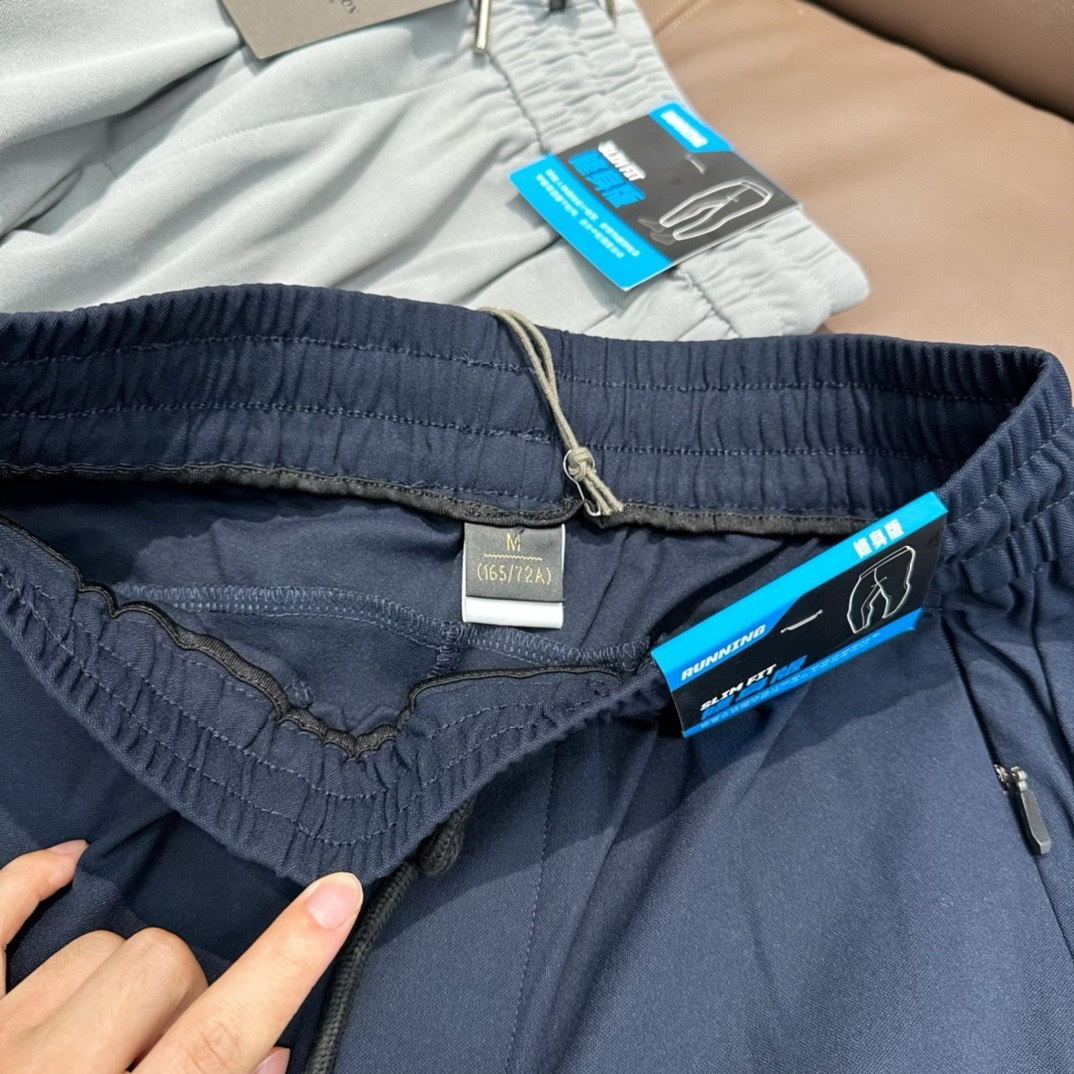 💰125
KOLON SPORT/科隆定制立体小标剪裁休闲长裤
黑色 藏青 中灰
尺码m到5x
百搭长裤上新 秋冬款 威而胜棉 标准版型 面料偏软微弹力 ,吸湿透气,柔软舒适 自然保型
松紧腰围 宽松舒适度自行调节 ,适合日常运动 ,裤子侧缝立体剪裁,屁股弧线条剪裁 简约有型
口袋两侧隐形拉链 不影响美观的同时又保证手机安全 ,细节都是实拍 品质无敌 ,关键上身效果很好 ,显高 百搭 不挑身材 最大可穿200斤
日常休闲穿着 ,户外运动爬山 舒适度透气性非常
M裤长96腰围36松紧拉长74腿围49建议体重115斤左右
L裤长98腰围38松紧拉长78腿围51建议体重135斤左右
Xl裤长100腰围40松紧拉长82腿围53建议体重150斤左右
2xl裤长102腰围42松紧拉长86腿围55建议体重160斤左右
3xl 裤长104腰围44松紧拉长90腿围57建议体重175斤左右
4xl裤长105腰围46松紧拉长94腿围59建议体重185斤左右
5xl裤长106腰围48松紧拉长98腿围61建议体重195斤左右