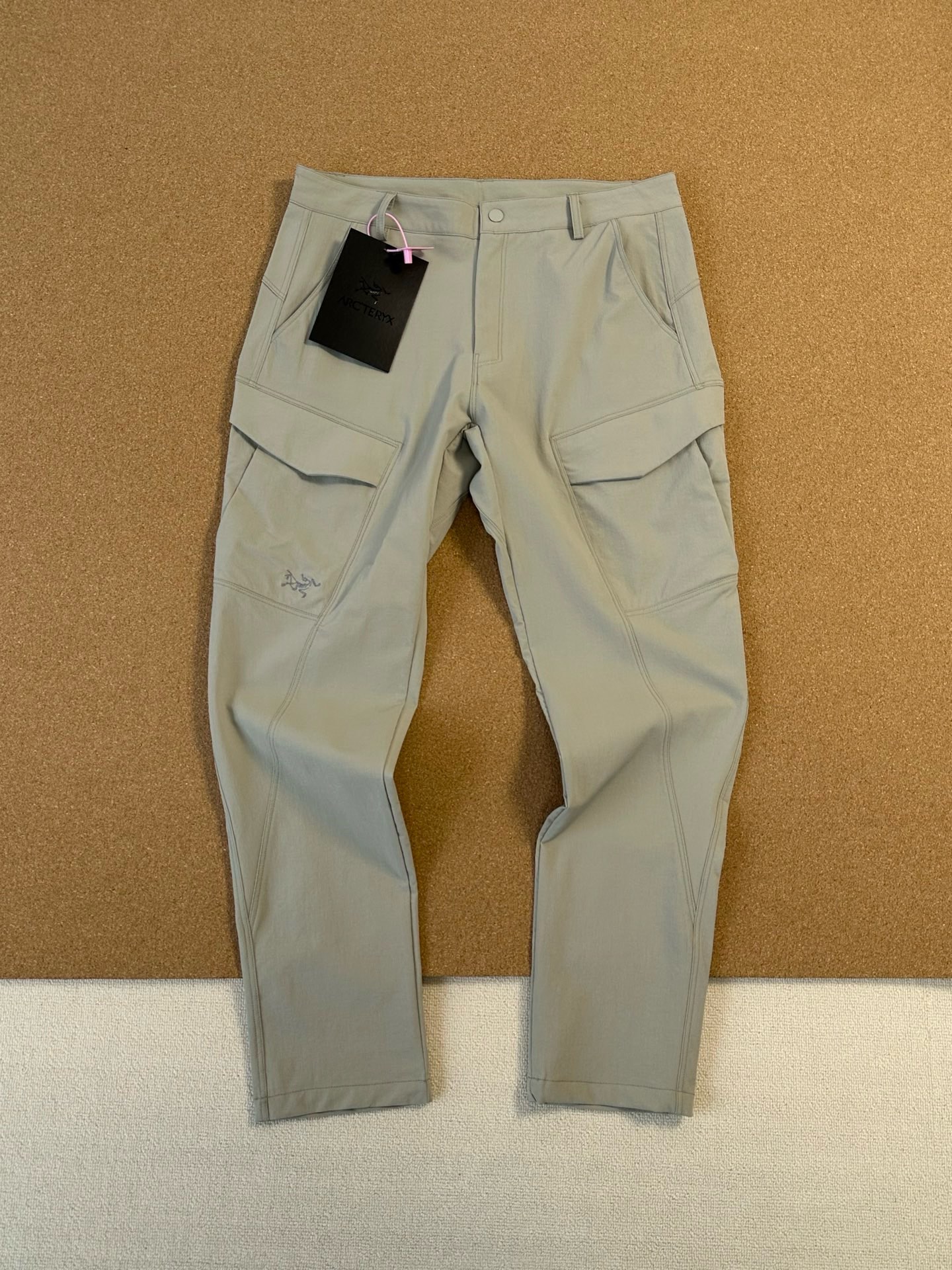 Pantalones Cargo Rectos Arcteryx: Comodidad y Estilo para Actividades al Aire Libre 4 i1748259320700 8941 0 2