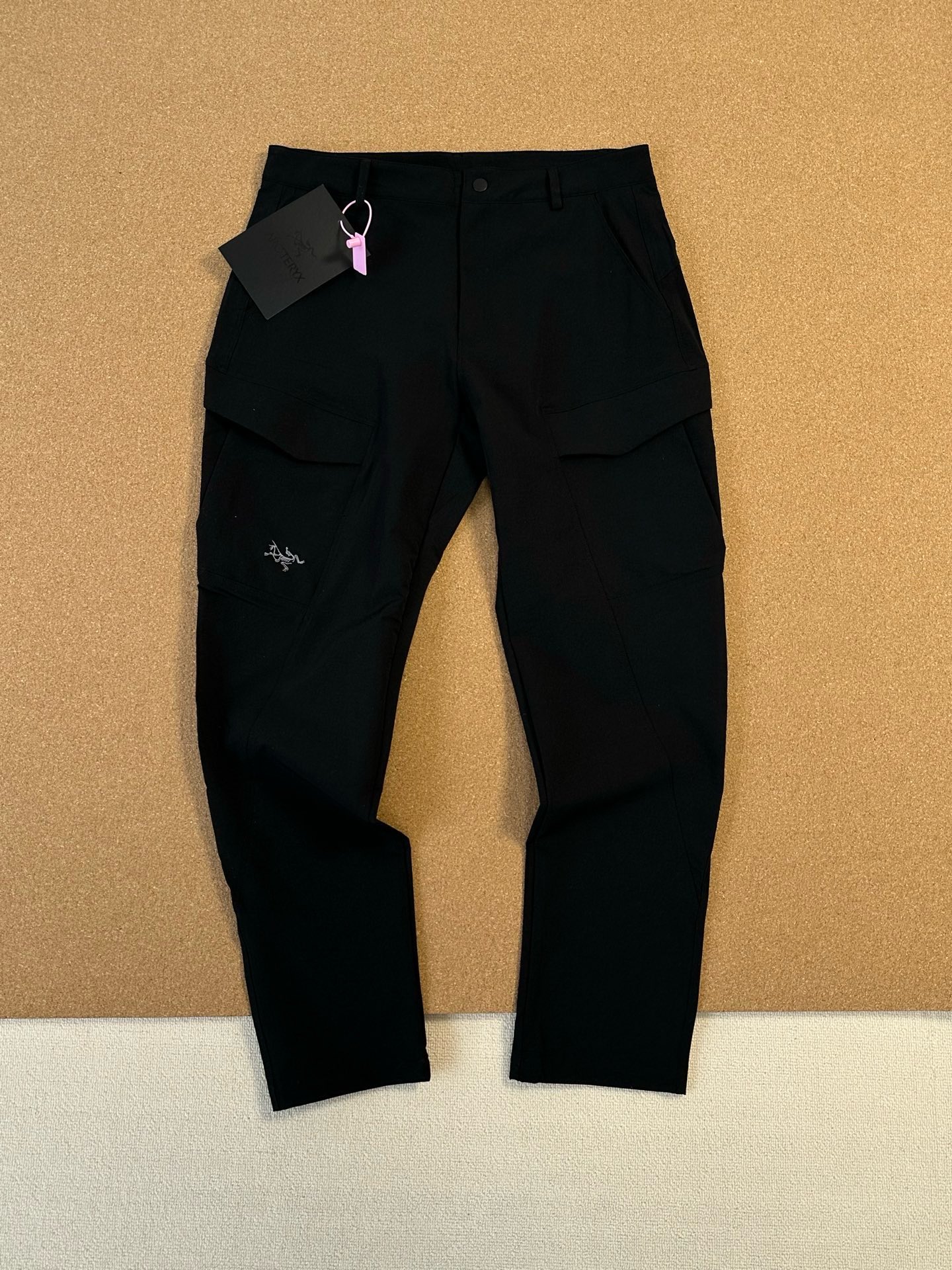 Pantalones Cargo Rectos Arcteryx: Comodidad y Estilo para Actividades al Aire Libre 3 i1748259320730 1283 0 1