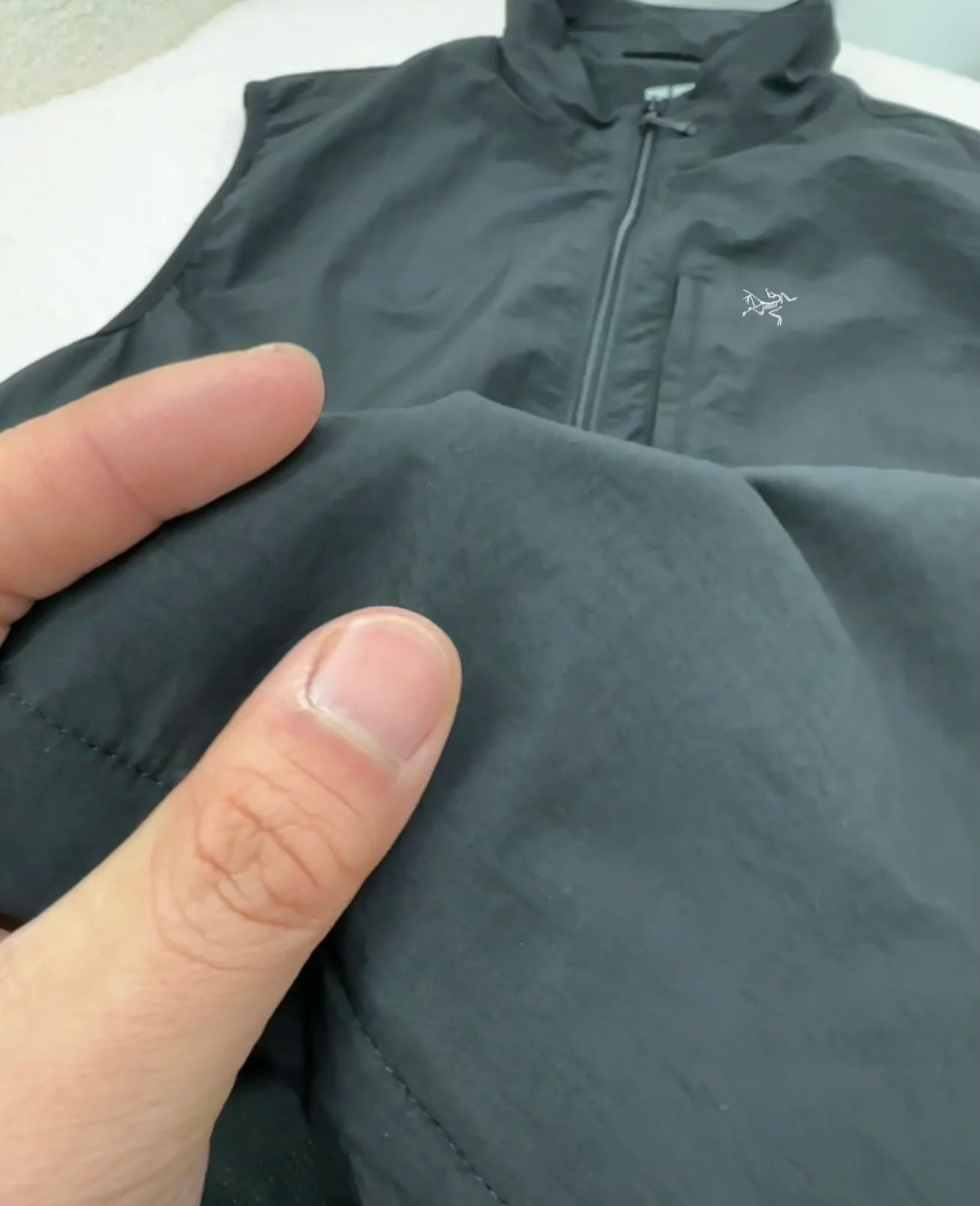 Chaleco Militar Arcteryx con Cremallera Inclinada y Diseño Funcional 9 i1748439039242 836 0 7