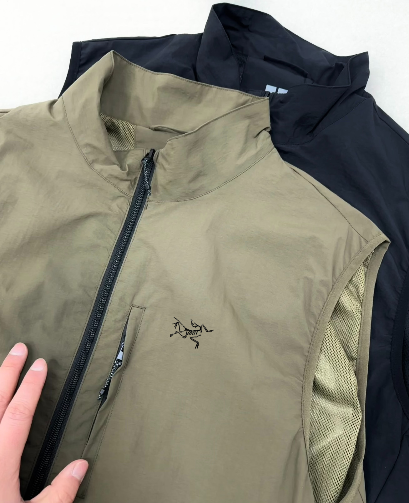 Chaleco Militar Arcteryx con Cremallera Inclinada y Diseño Funcional 5 i1748439039274 8639 0 3