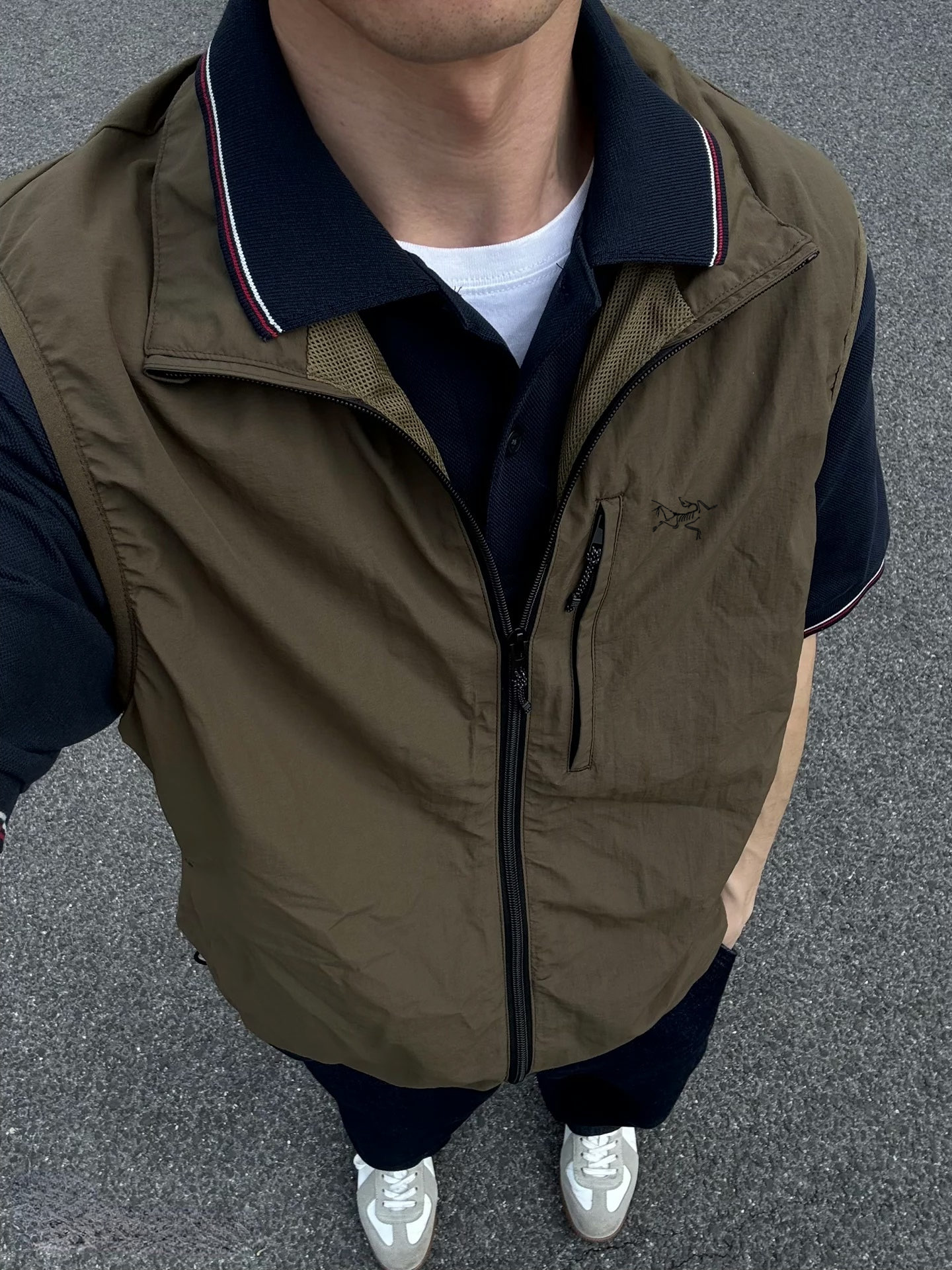 Chaleco Militar Arcteryx con Cremallera Inclinada y Diseño Funcional 4 i1748439039352 6376 0 2