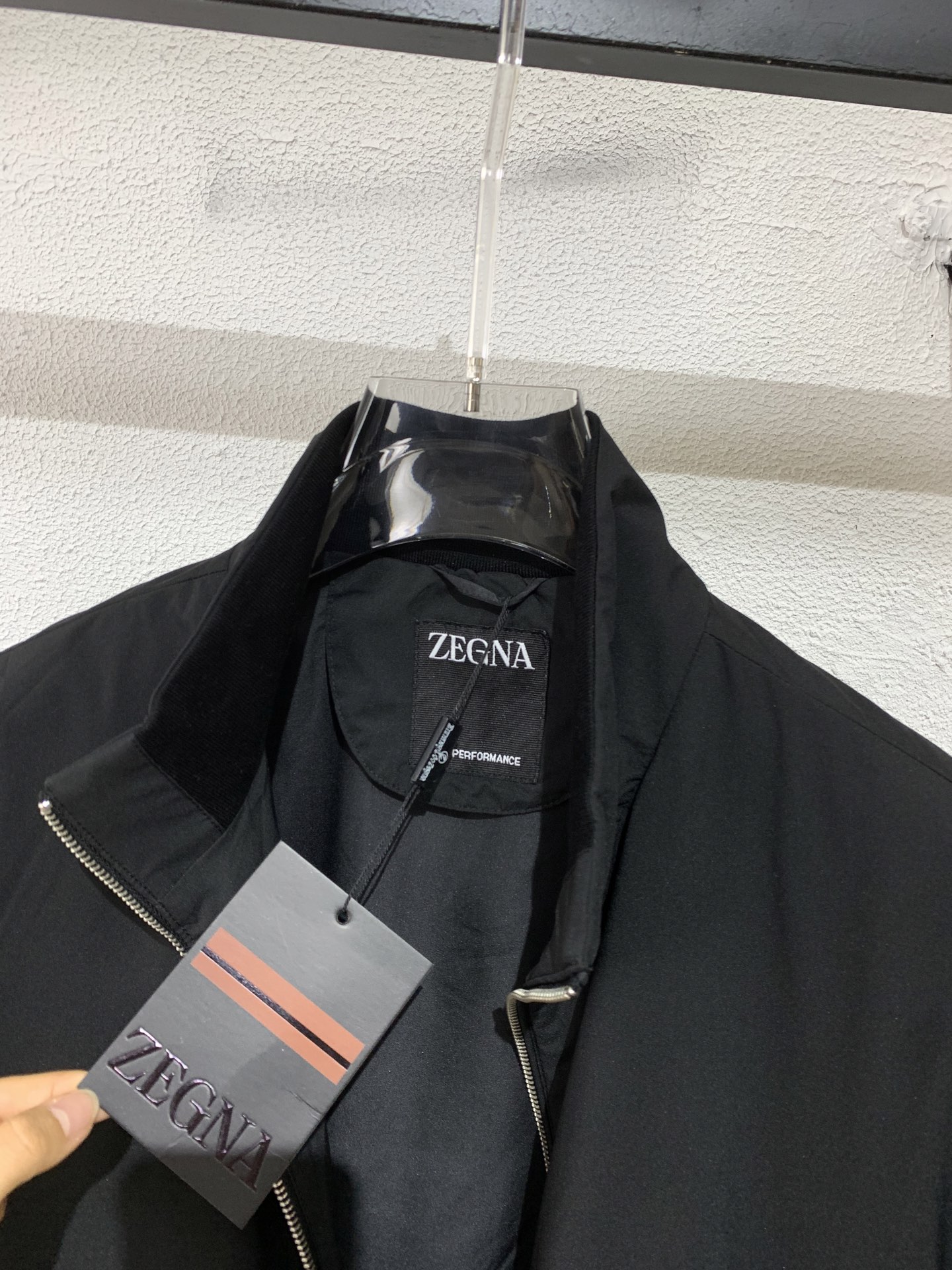 上新🔥ZG杰尼*亚 经典立领轻薄款棉服外套，开模定制五金辅料、三标齐，整体简单大方、采用100%聚酯纤维