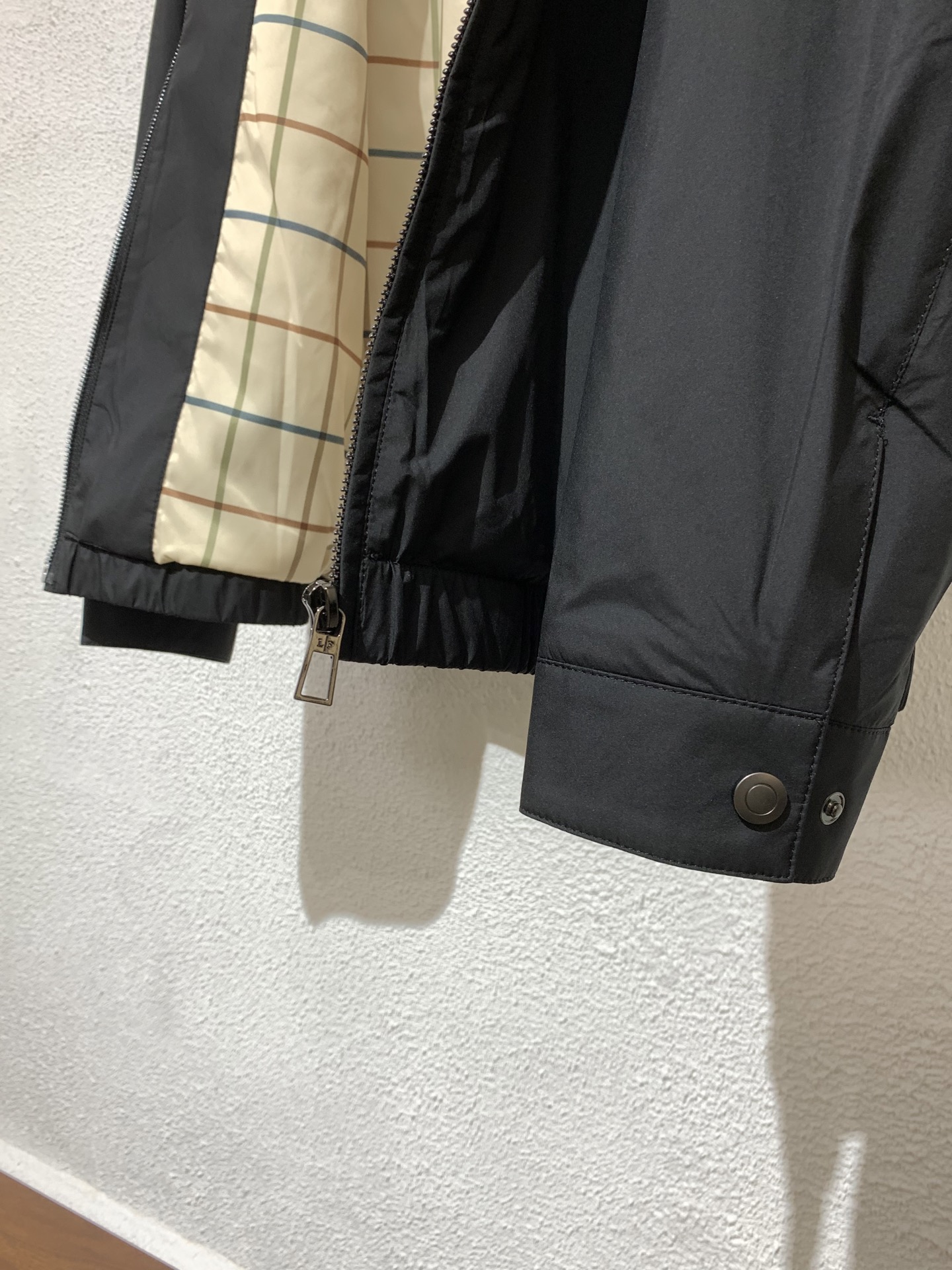 “Black and Brick Red Clothing Collection: 48-56 Sizes, Fast Delivery” - 图片 7