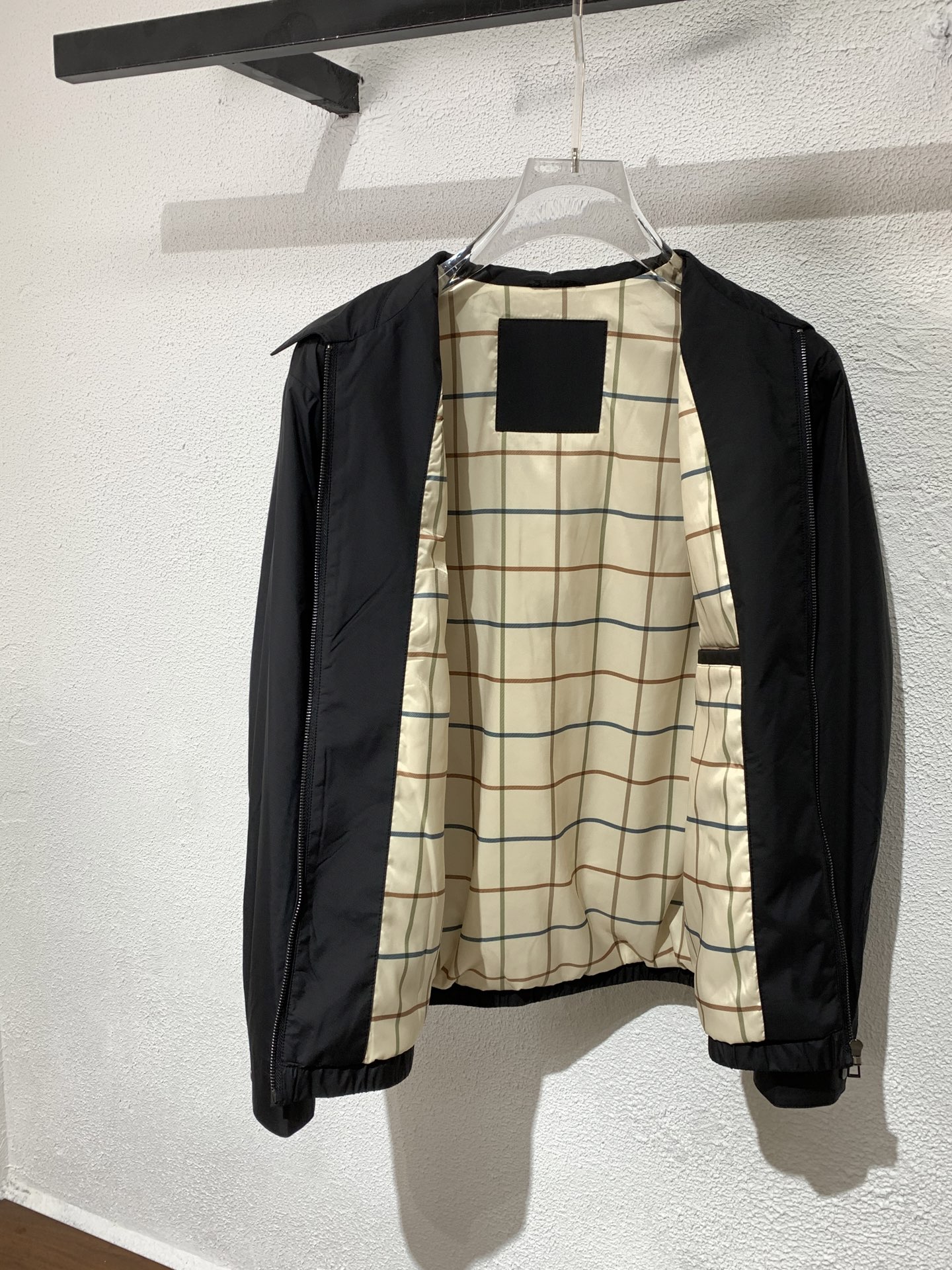 “Black and Brick Red Clothing Collection: 48-56 Sizes, Fast Delivery” - 图片 2