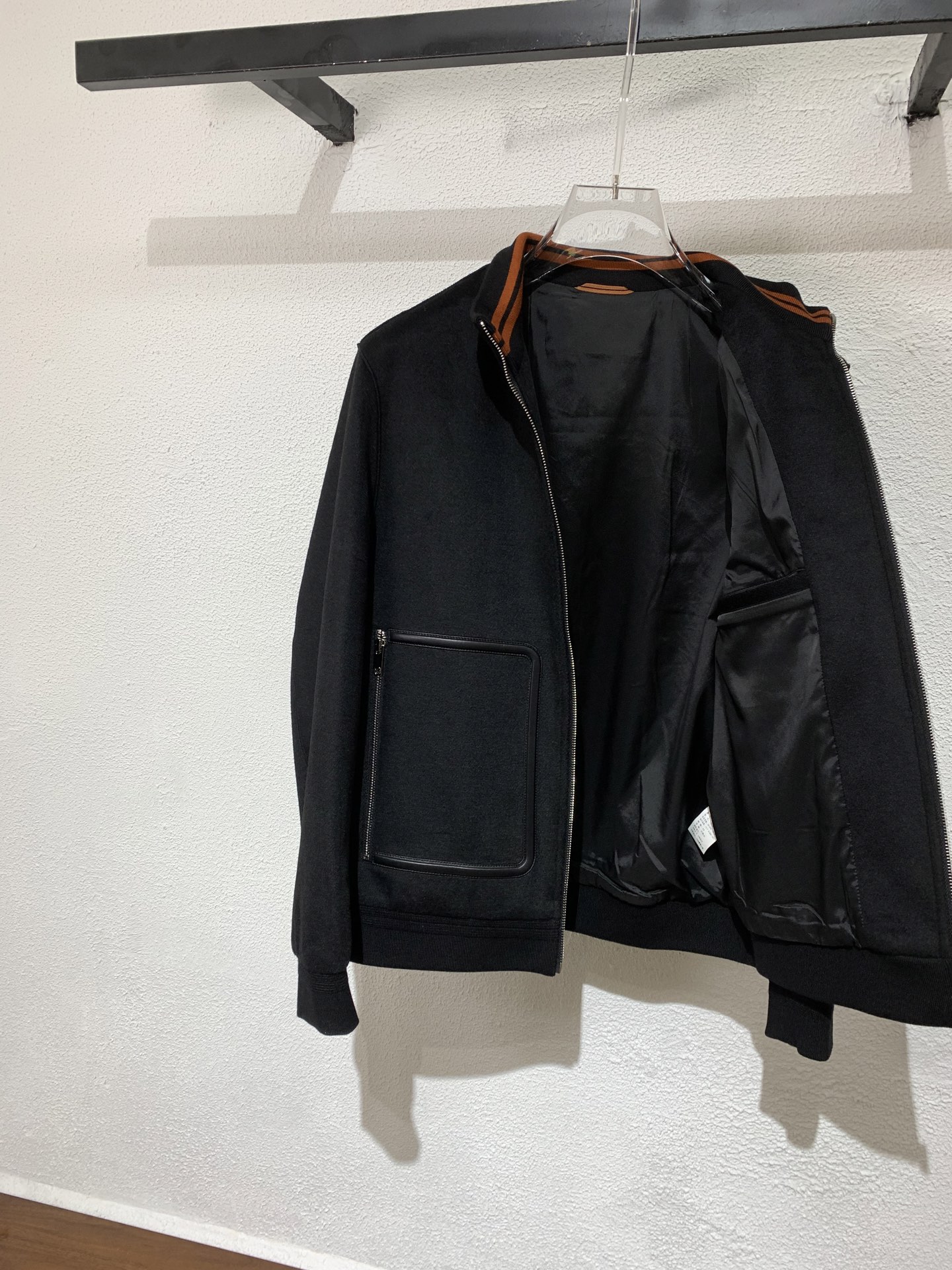 上新🔥Zz杰尼*亚 秋冬新款立领外套，客供进口面料、开模定制五金辅料、三标齐，胸前刺绣logo点缀，采用