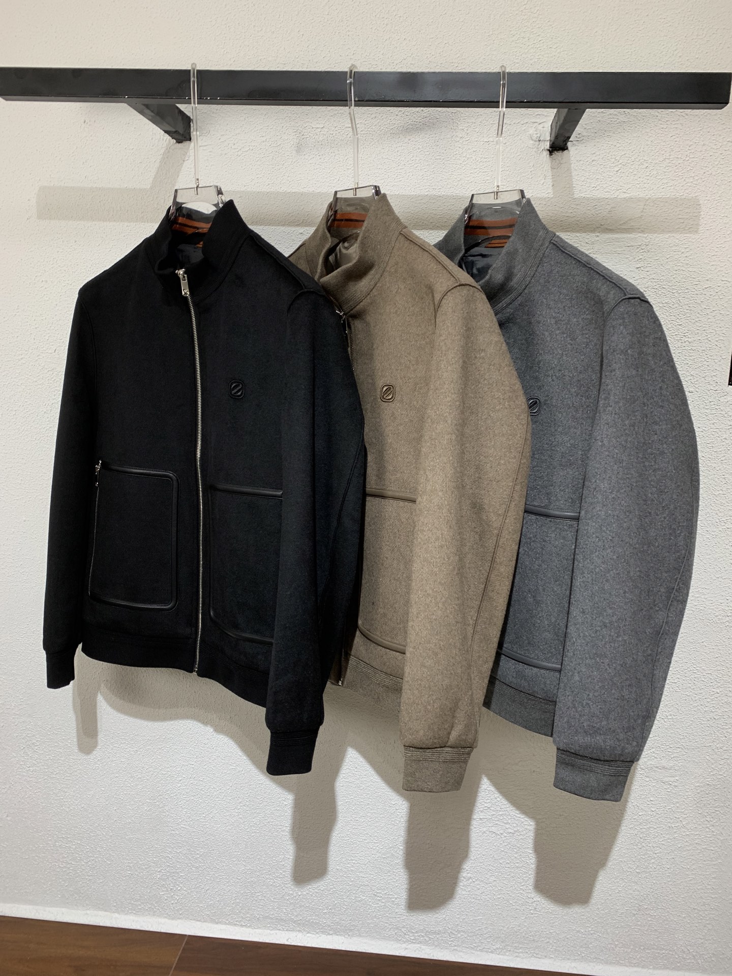 尺码参考48 衣长63 胸围104 肩宽44 袖长6150 衣长64 胸围108 肩宽45 袖长6252