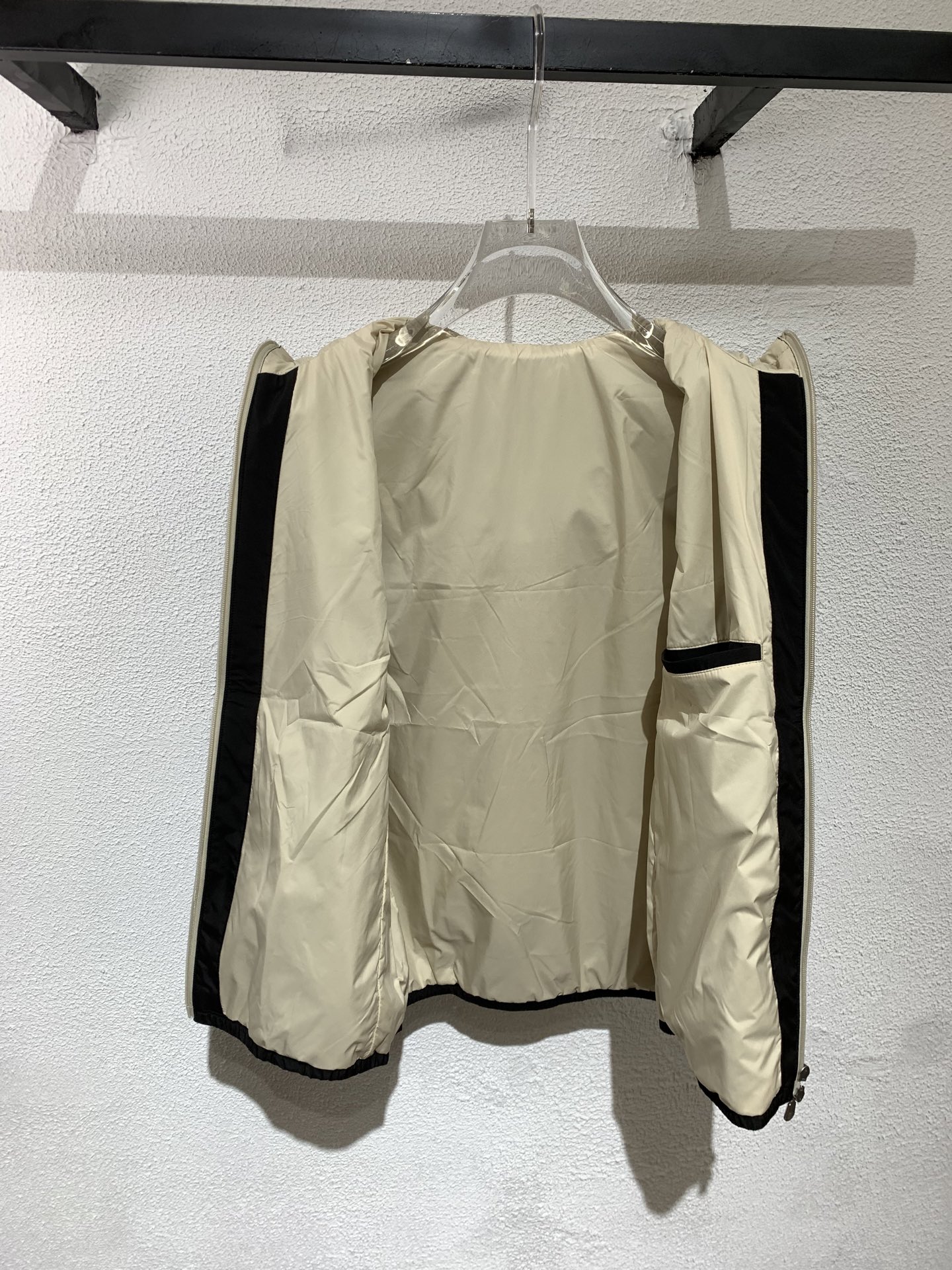上新🔥BC老钱风 男士新款连帽马甲外套，胸前刺绣logo点缀、客供五金辅料、采用定制防风防水面料，表面整