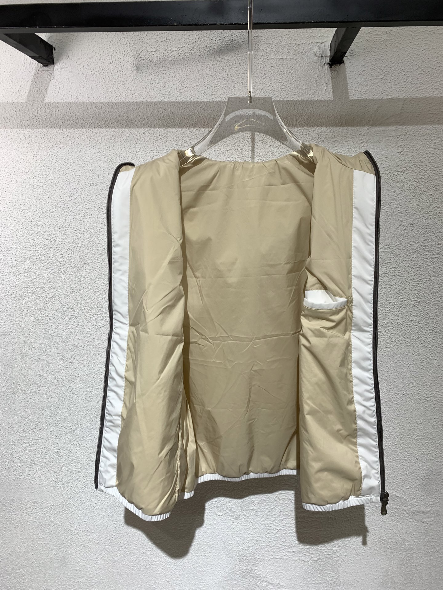 上新🔥BC老钱风 男士新款连帽马甲外套，胸前刺绣logo点缀、客供五金辅料、采用定制防风防水面料，表面整