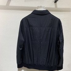 BC🏠男士秋冬新款轻薄棉服外套,官网同步发售!开模定制五金辅料、三标齐,内里薄棉填充,面料舒适柔软细腻、 BC🏠男士秋冬新款轻薄棉服外套,官网同步发售!开模定制五金辅料、三标齐,内里薄棉填充,面料舒适柔软细腻、