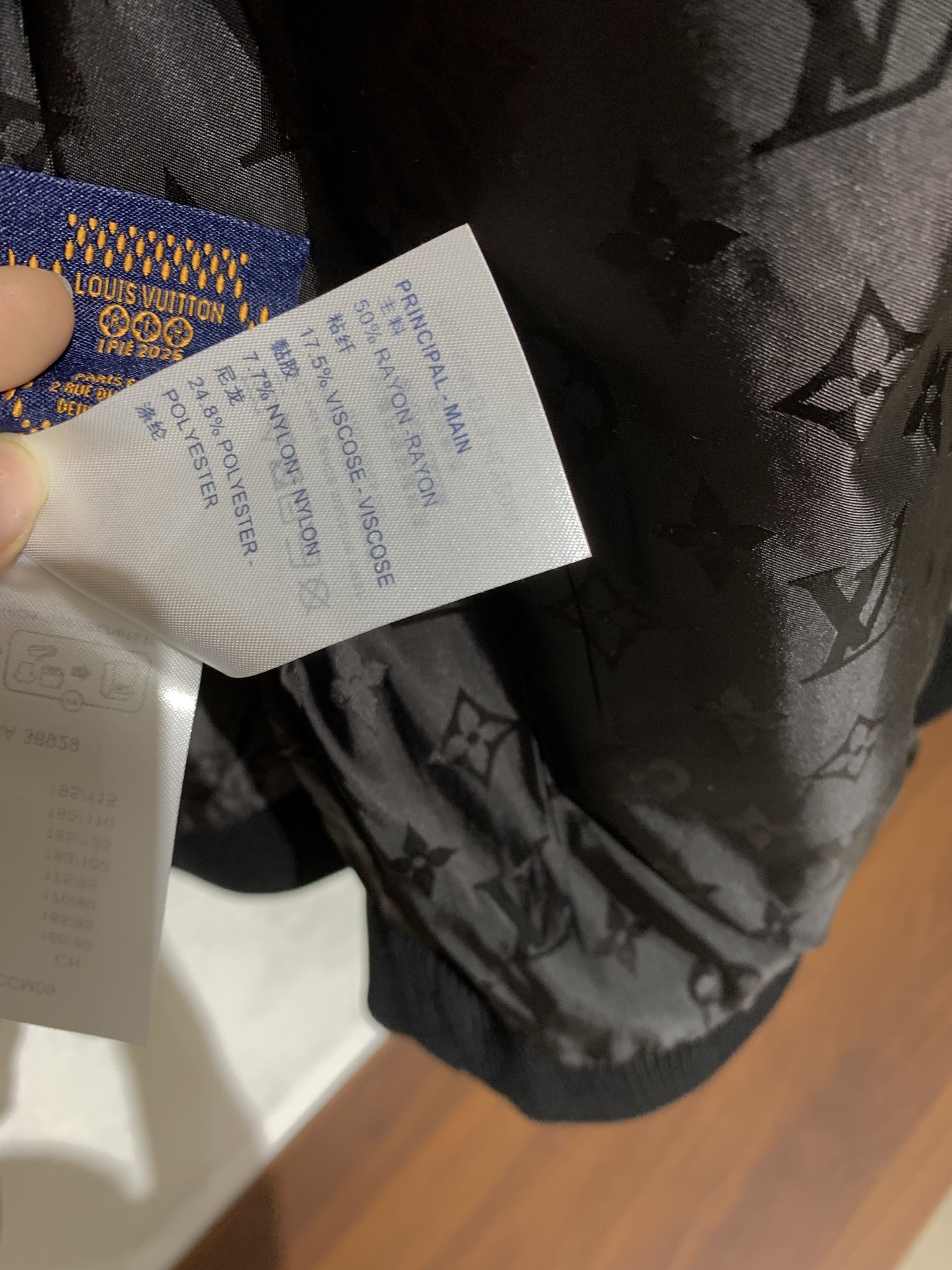 LV路易 威登🔥秋冬新款男士立领针织夹克外套，柜同步发售！开模定制五金辅料～领口、袖口等部位带有 经典的