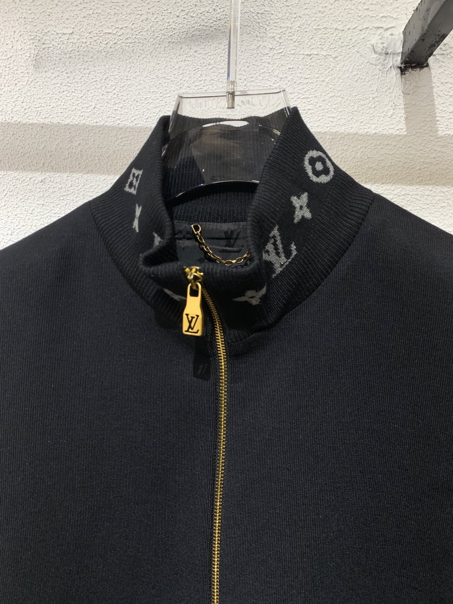 LV路易 威登🔥秋冬新款男士立领针织夹克外套，柜同步发售！开模定制五金辅料～领口、袖口等部位带有 经典的