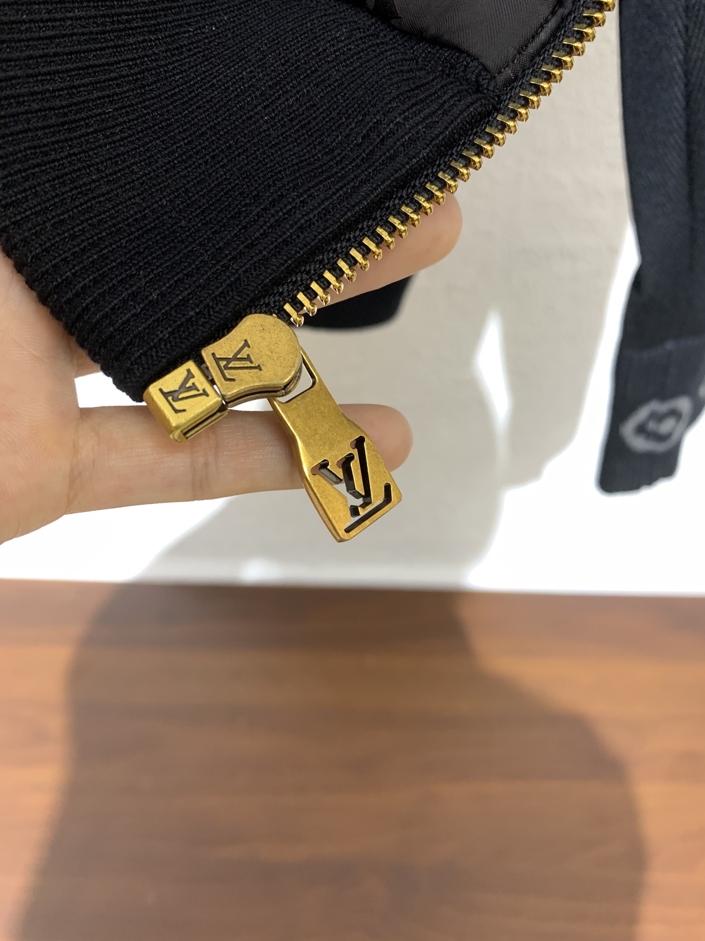 LV路易 威登🔥秋冬新款男士立领针织夹克外套，柜同步发售！开模定制五金辅料～领口、袖口等部位带有 经典的