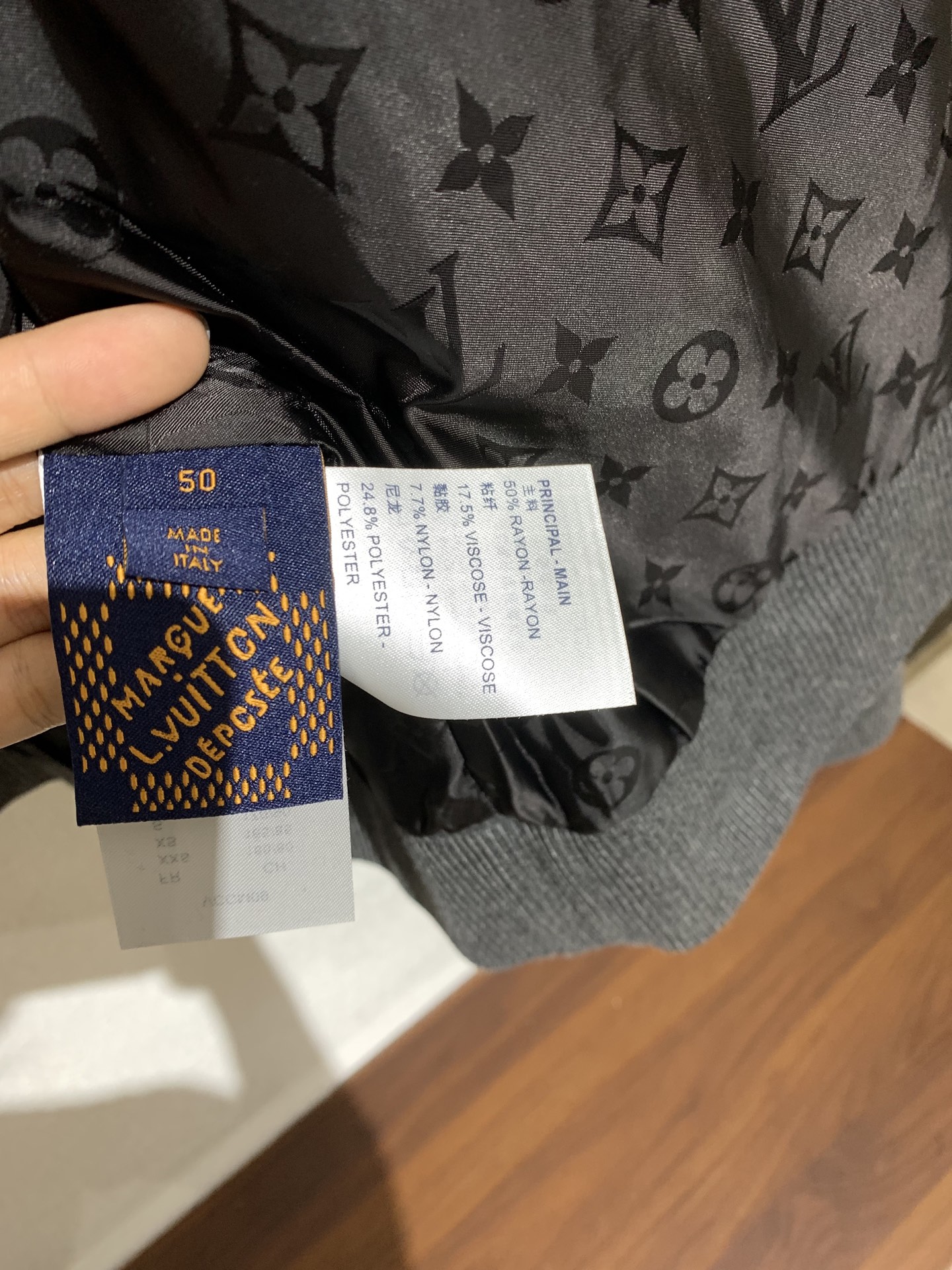 LV路易 威登🔥秋冬新款男士立领针织夹克外套，柜同步发售！开模定制五金辅料～领口、袖口等部位带有 经典的