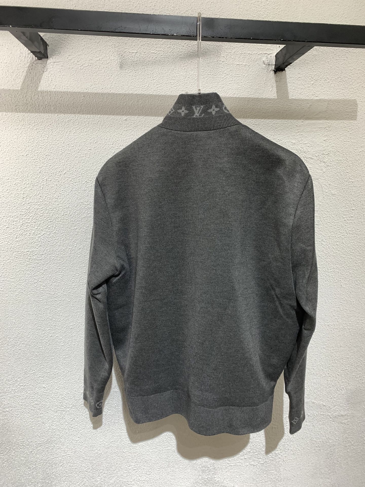 LV路易 威登🔥秋冬新款男士立领针织夹克外套，柜同步发售！开模定制五金辅料～领口、袖口等部位带有 经典的