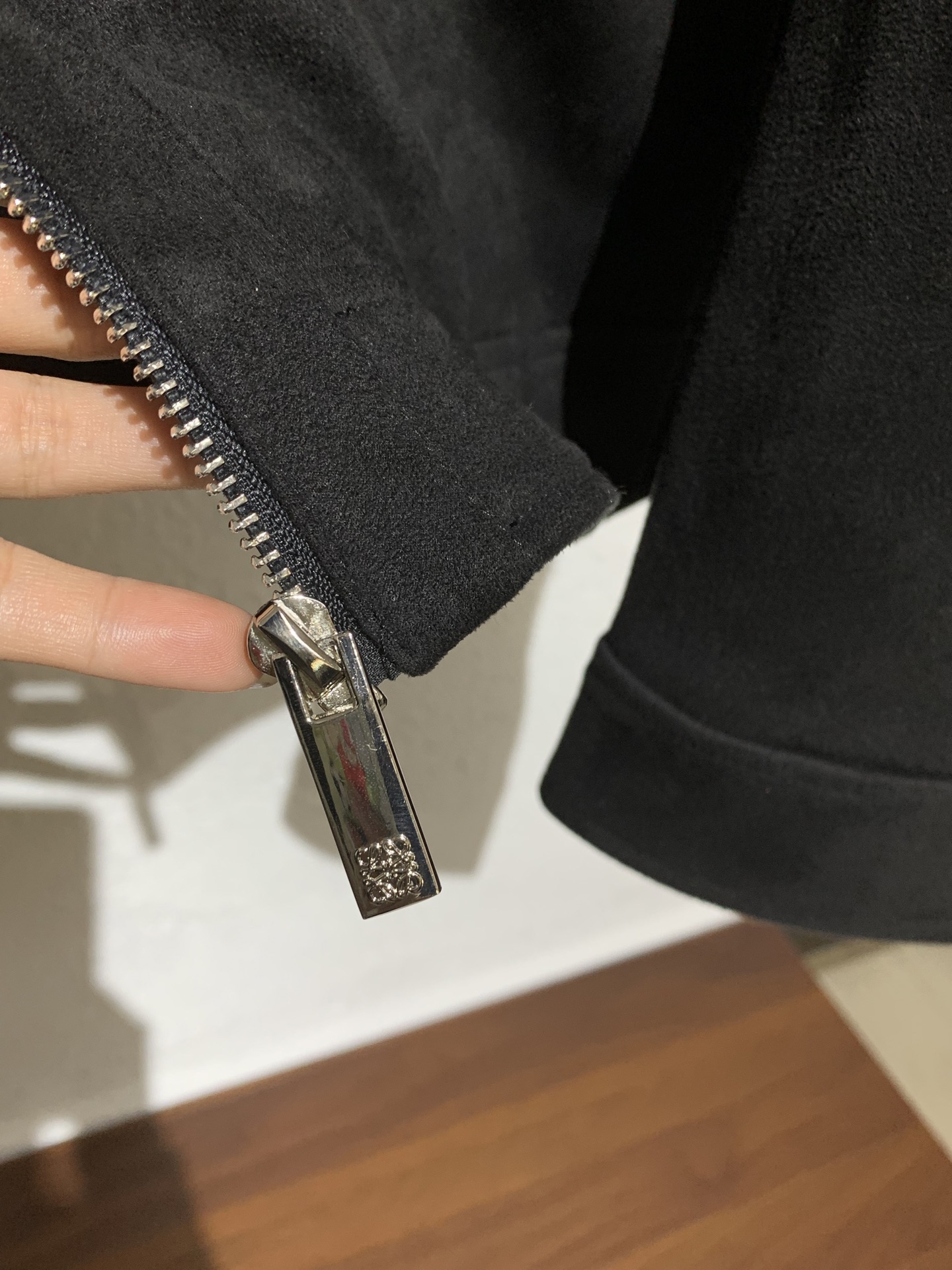 羽绒服 LW罗意*微🔥新款出品系列 男士轻奢高端细绒面绒翻领鹅绒外套，胸前刺绣logo点缀，简洁大方，百