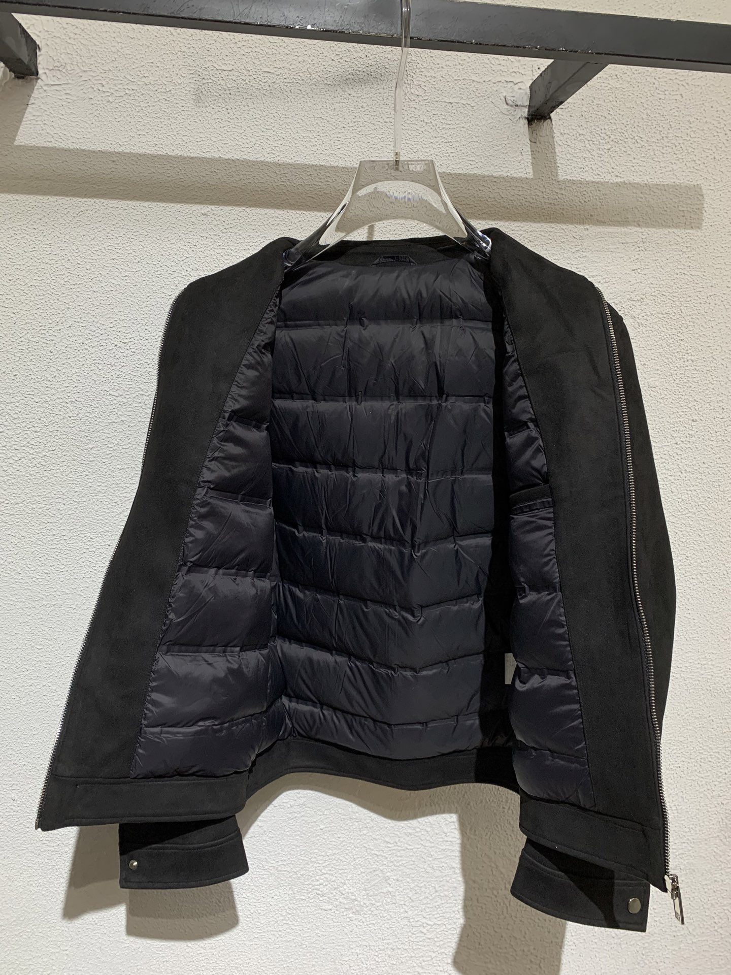 羽绒服 LW罗意*微🔥新款出品系列 男士轻奢高端细绒面绒翻领鹅绒外套，胸前刺绣logo点缀，简洁大方，百