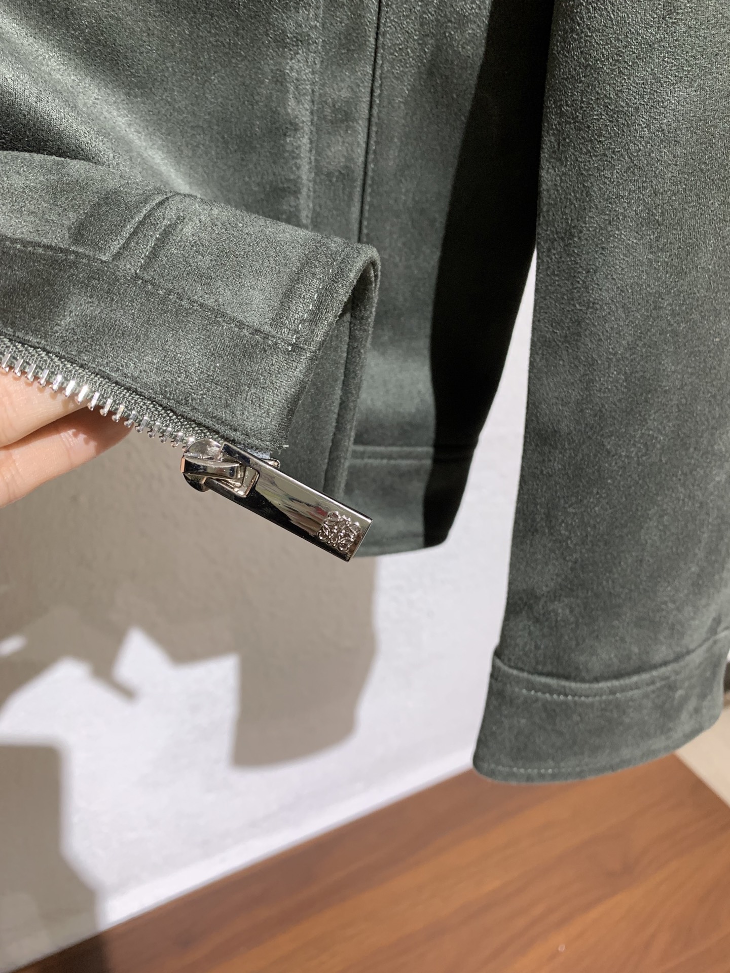 羽绒服 LW罗意*微🔥新款出品系列 男士轻奢高端细绒面绒翻领鹅绒外套，胸前刺绣logo点缀，简洁大方，百