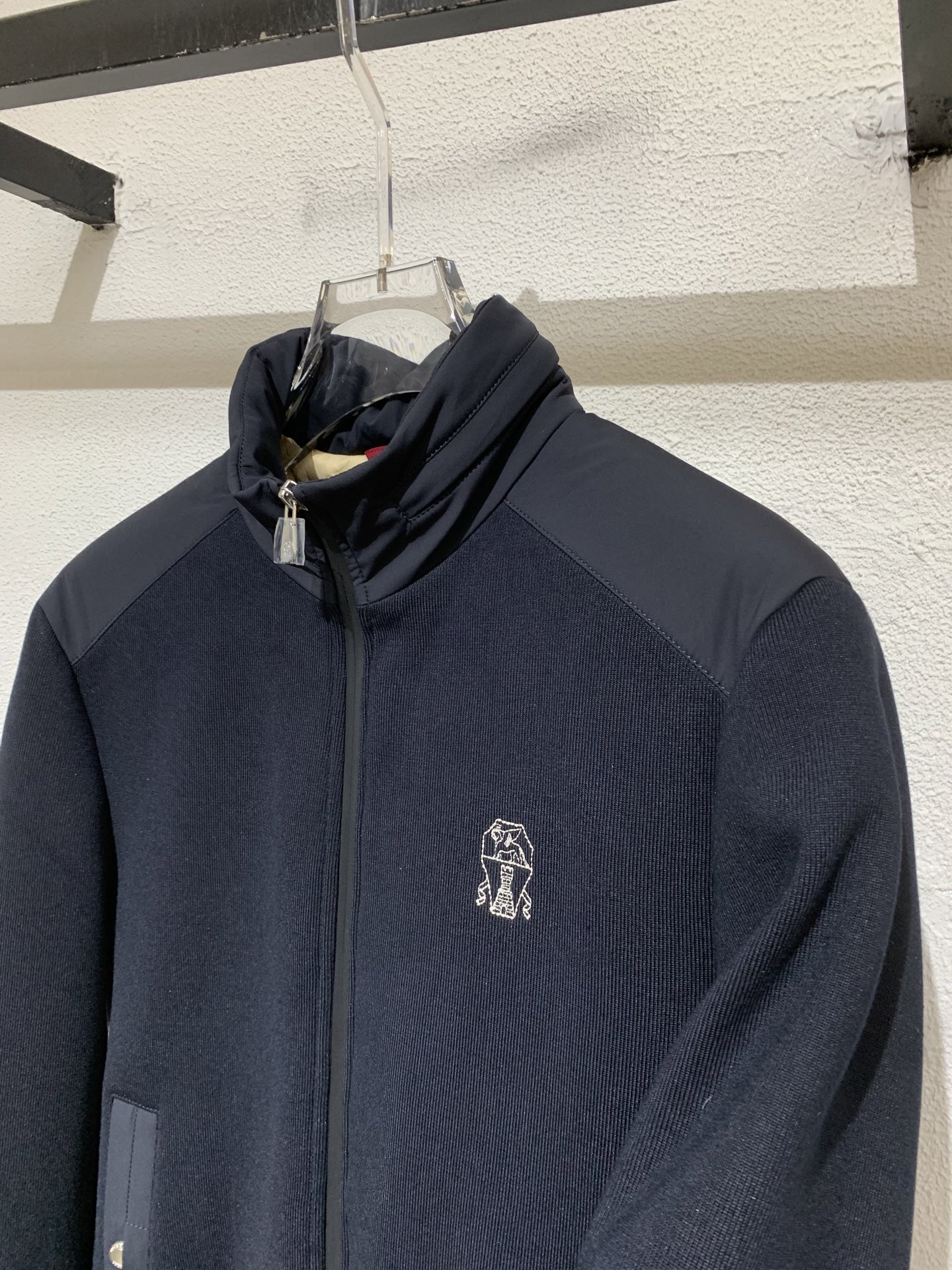 羽绒服 BC🏡男士连帽羽绒服外套「帽子可隐藏」拼接面料设计，采用优质羊毛混纺面料，同时融合其他纤维提升耐