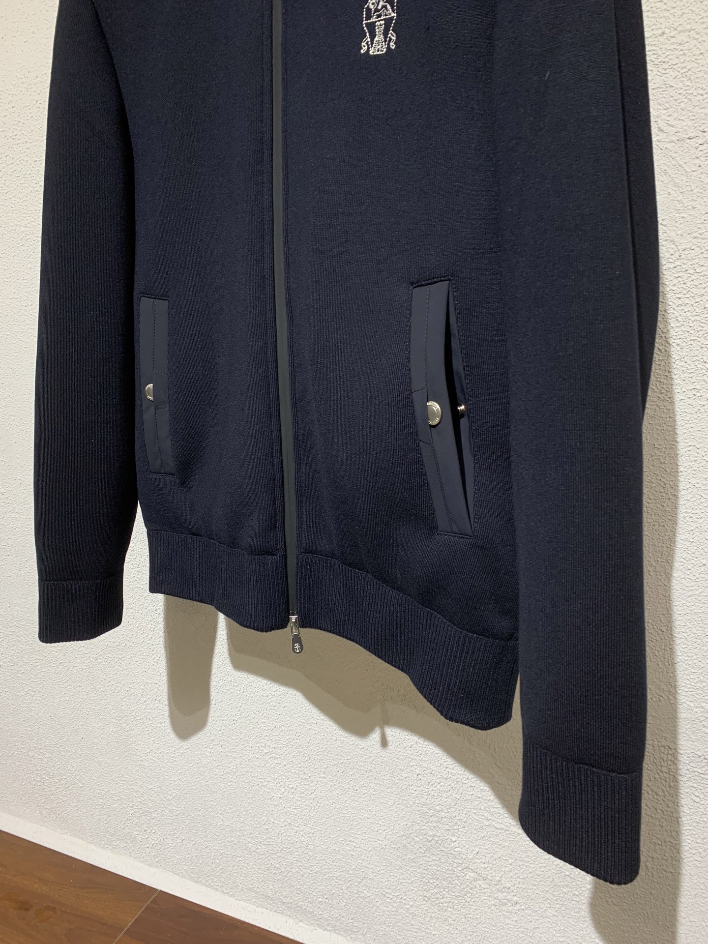 羽绒服 BC🏡男士连帽羽绒服外套「帽子可隐藏」拼接面料设计，采用优质羊毛混纺面料，同时融合其他纤维提升耐