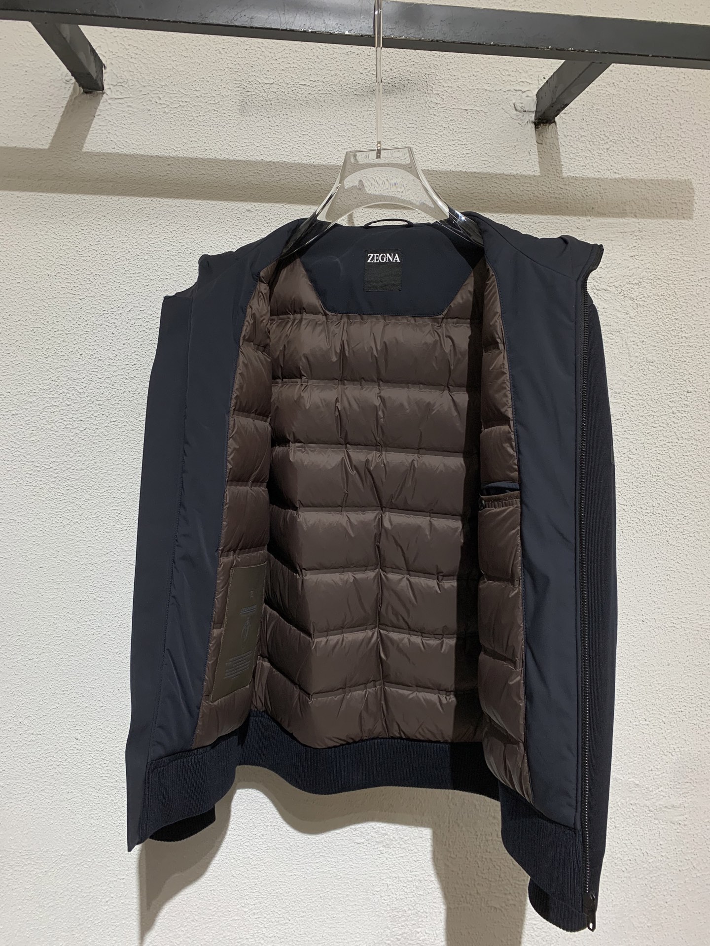 羽绒服 ZE/杰亚🏡男士新款连帽羽绒服外套，拼接面料设计～定制五金辅料，采用优质羊毛混纺面料，同时融合其