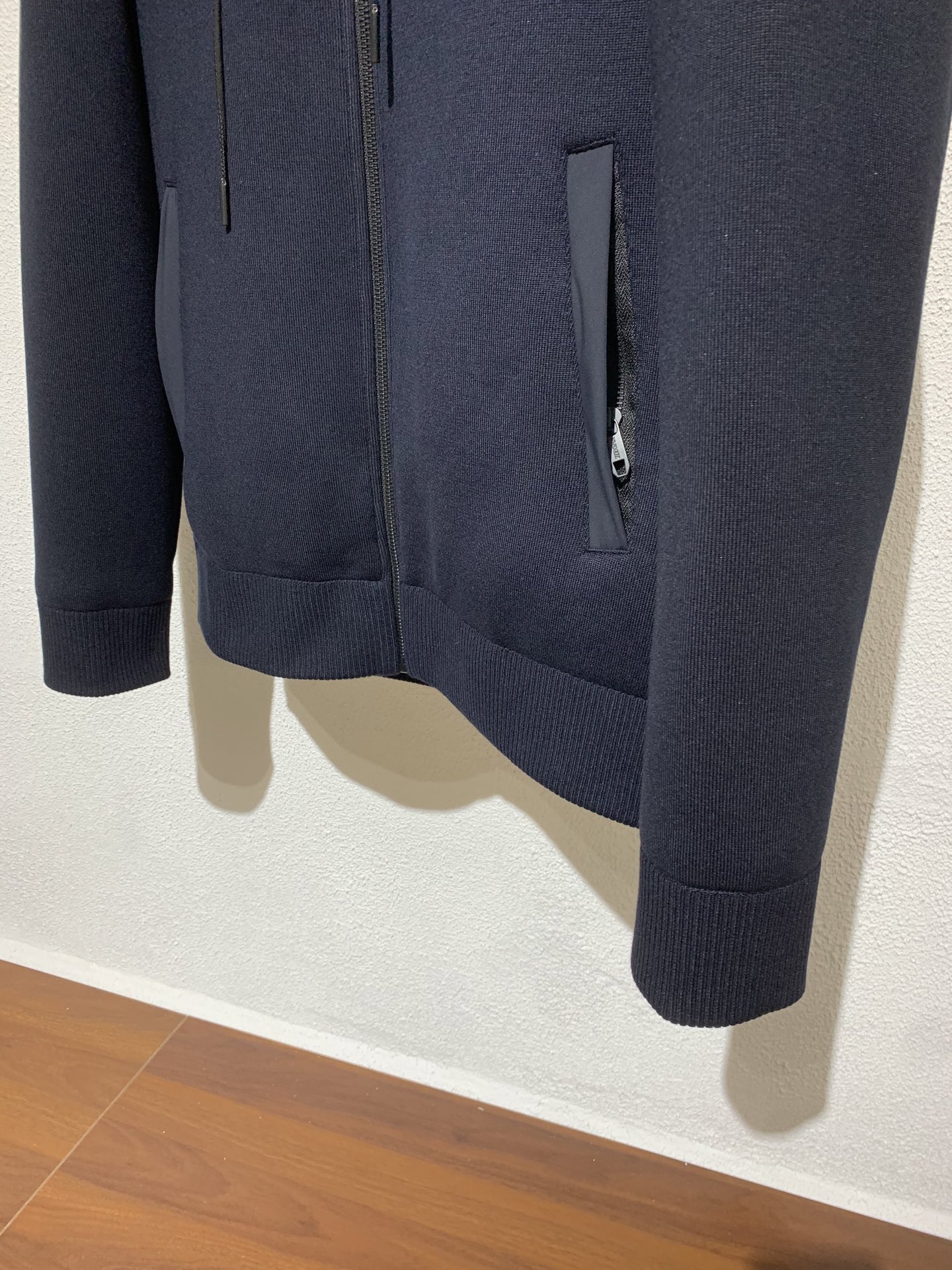 羽绒服 ZE/杰亚🏡男士新款连帽羽绒服外套，拼接面料设计～定制五金辅料，采用优质羊毛混纺面料，同时融合其